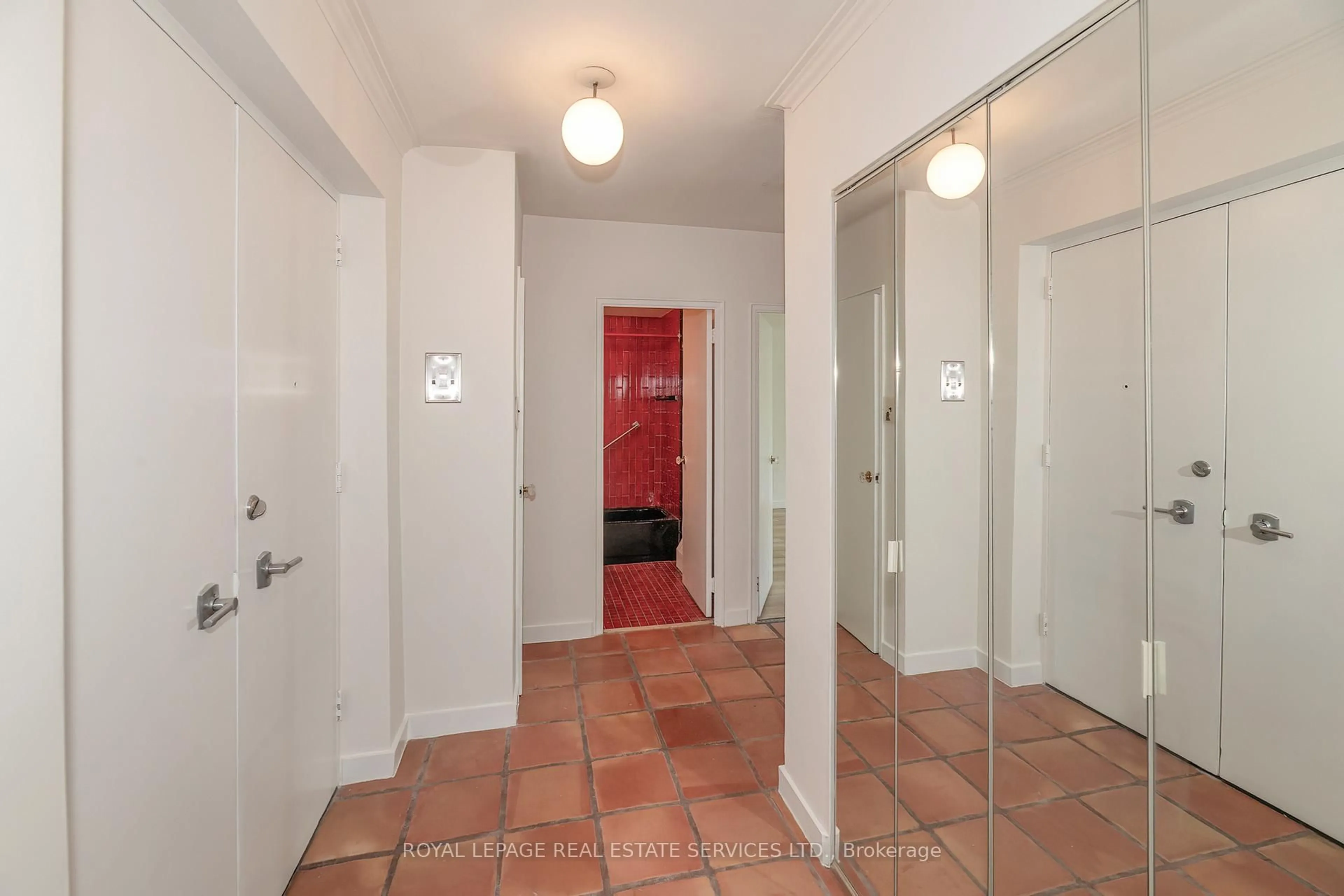 Indoor entryway for 1 A Dale Ave #404, Toronto Ontario M4W 1R2