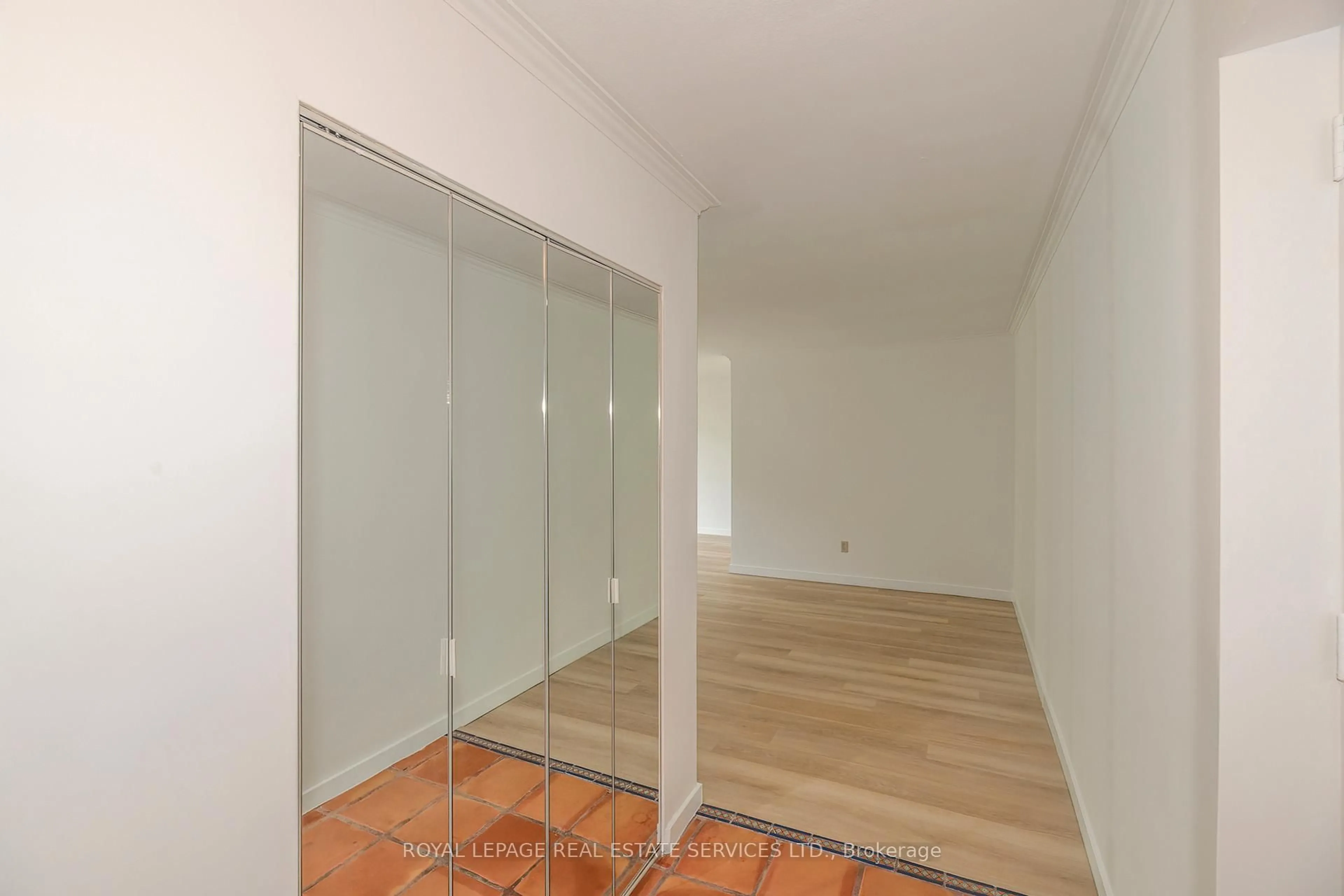 A pic of a room for 1 A Dale Ave #404, Toronto Ontario M4W 1R2