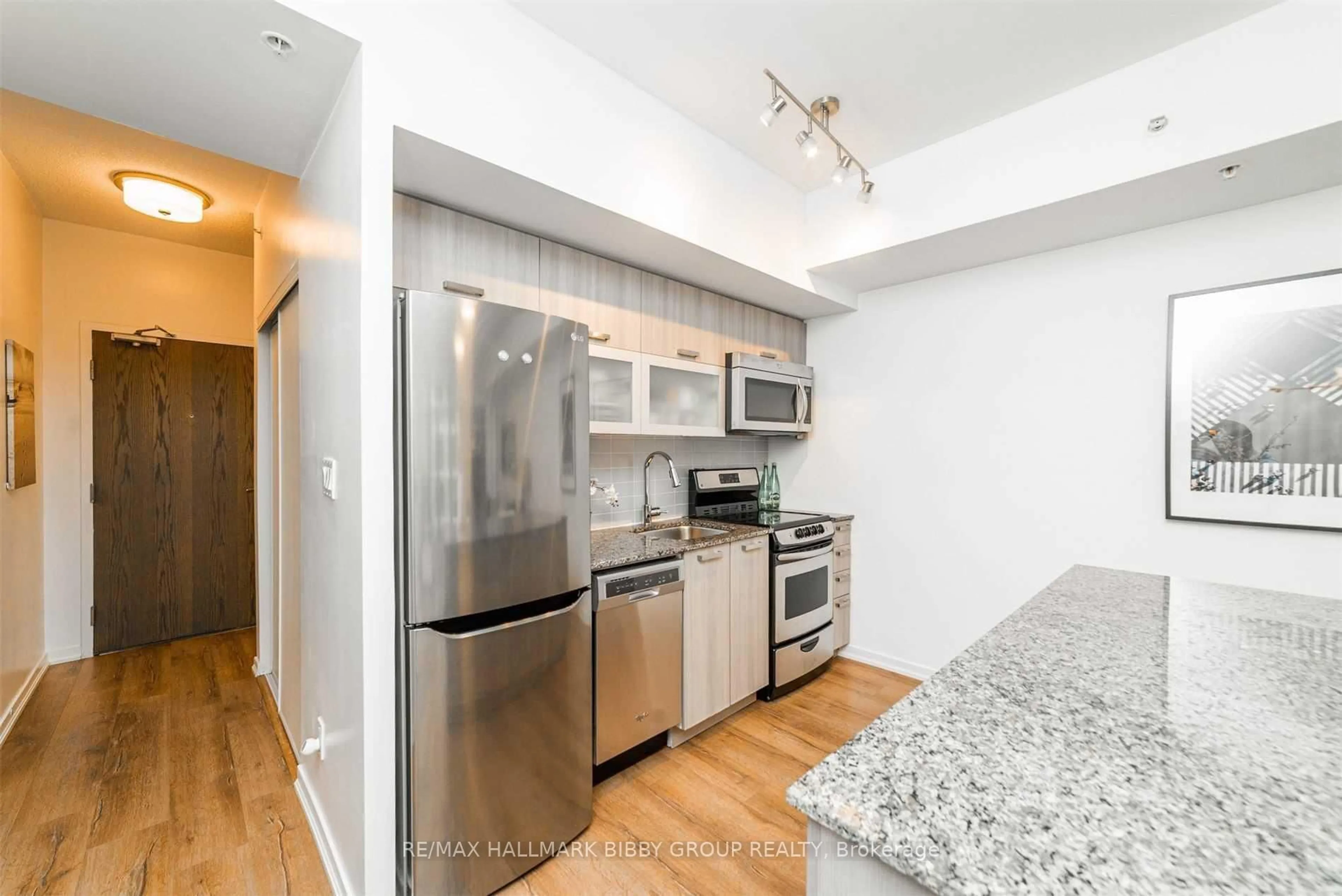 Standard kitchen, unknown for 68 Abell St #622, Toronto Ontario M6J 0A2