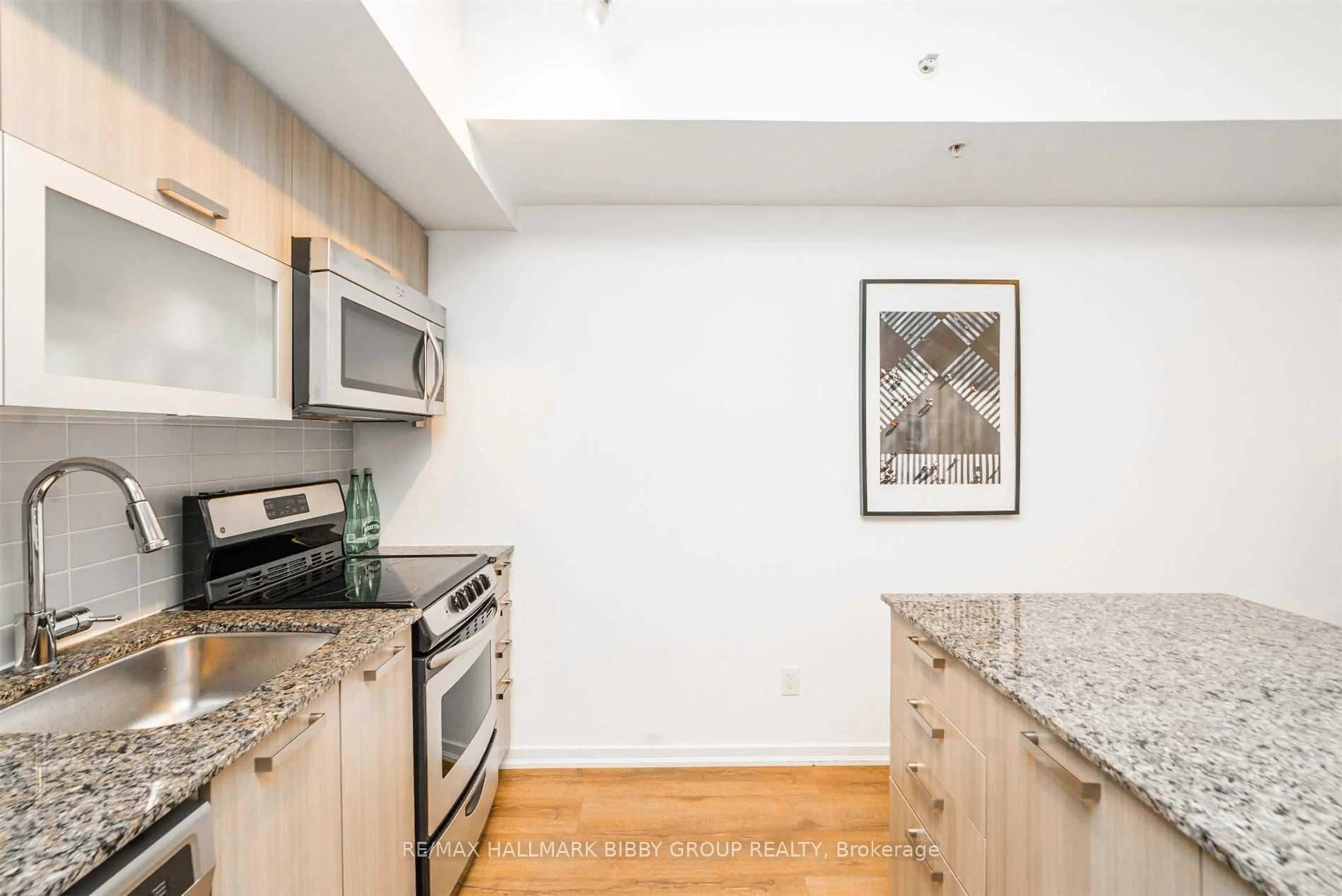 Standard kitchen, unknown for 68 Abell St #622, Toronto Ontario M6J 0A2