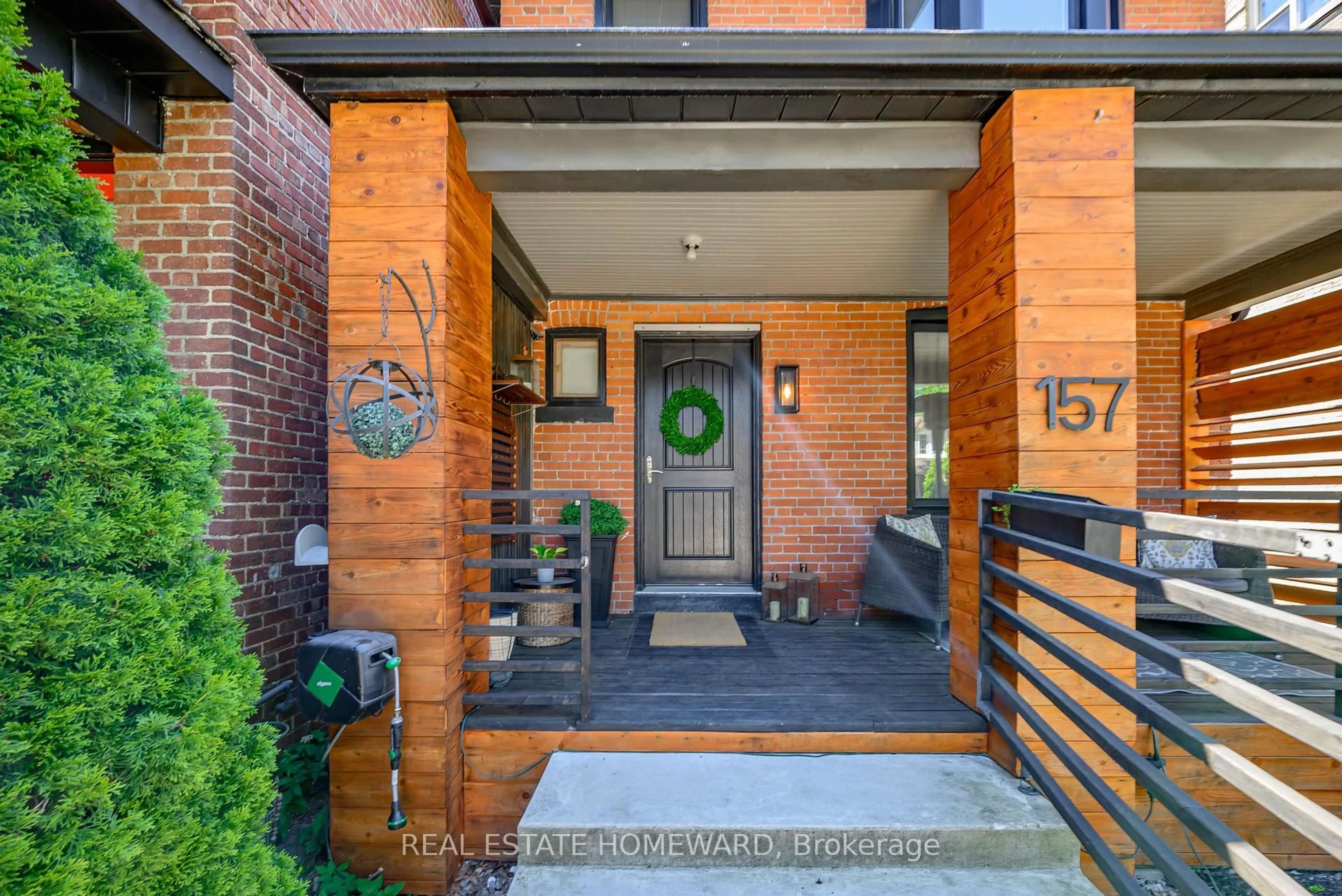Indoor entryway for 157 Ranleigh Ave, Toronto Ontario M4N 1X2