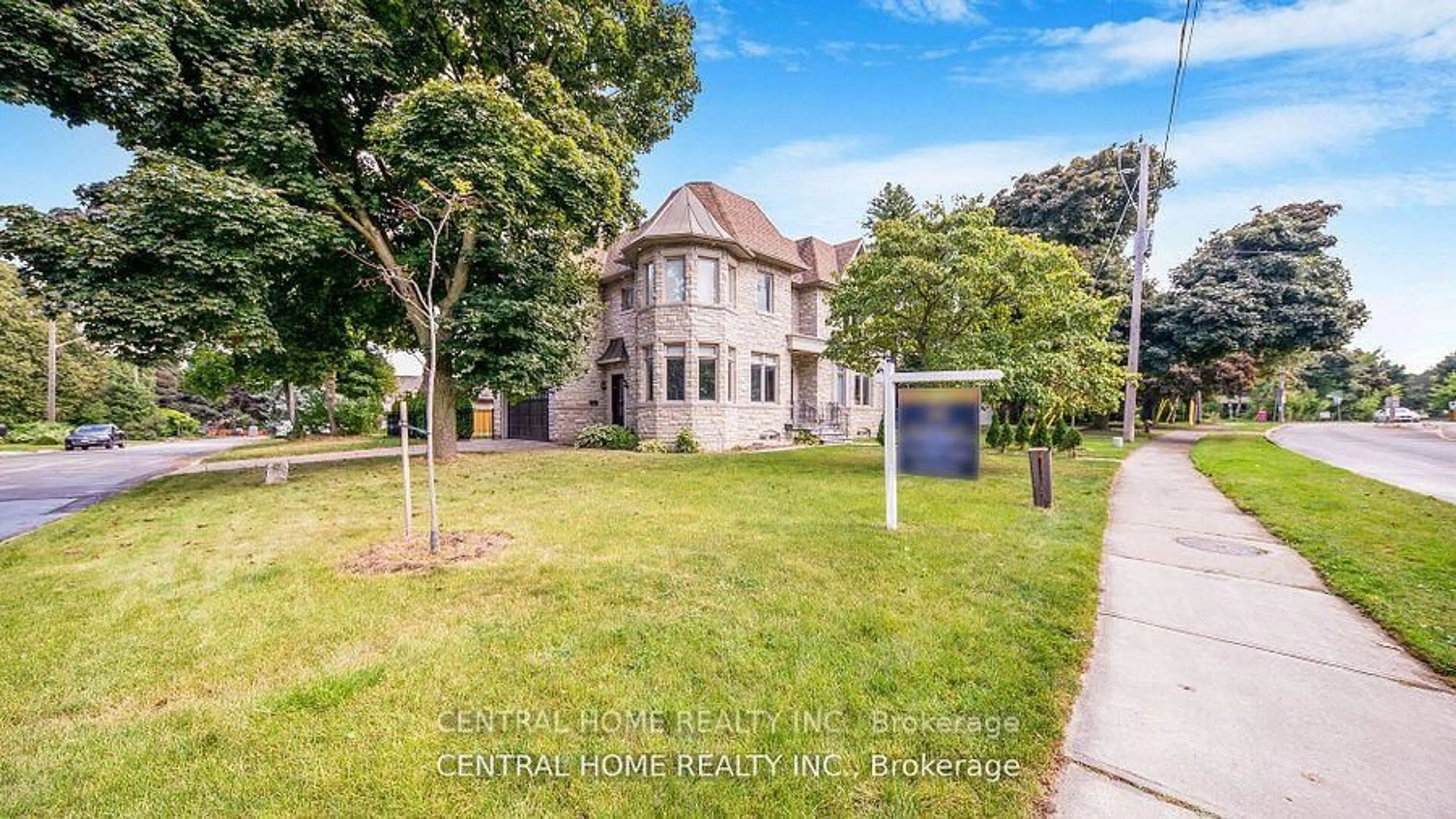 A pic from outside/outdoor area/front of a property/back of a property/a pic from drone, street for 1 Tally Lane, Toronto Ontario M2K 1V3