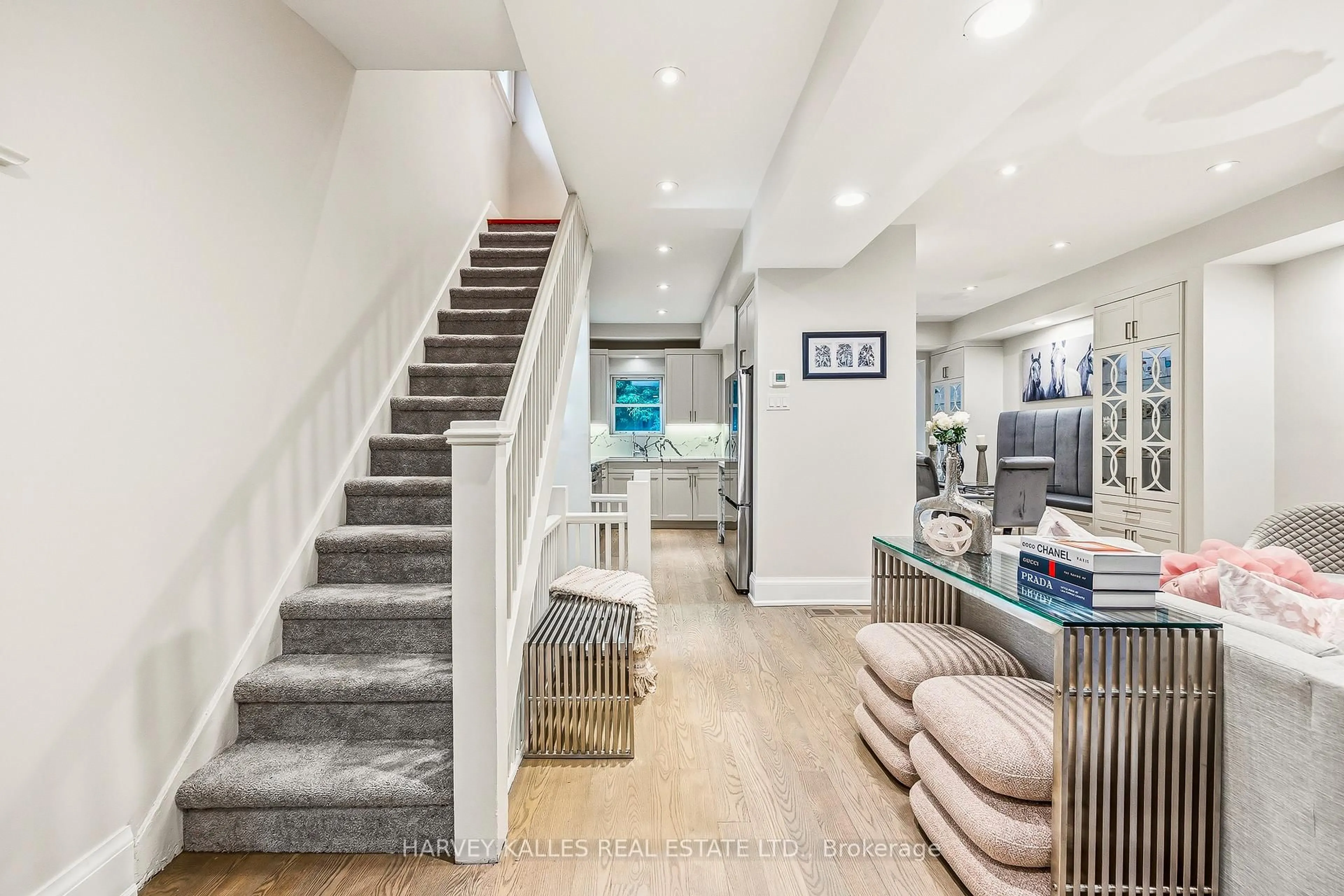 Indoor entryway for 232 Belsize Dr, Toronto Ontario M4S 1M4