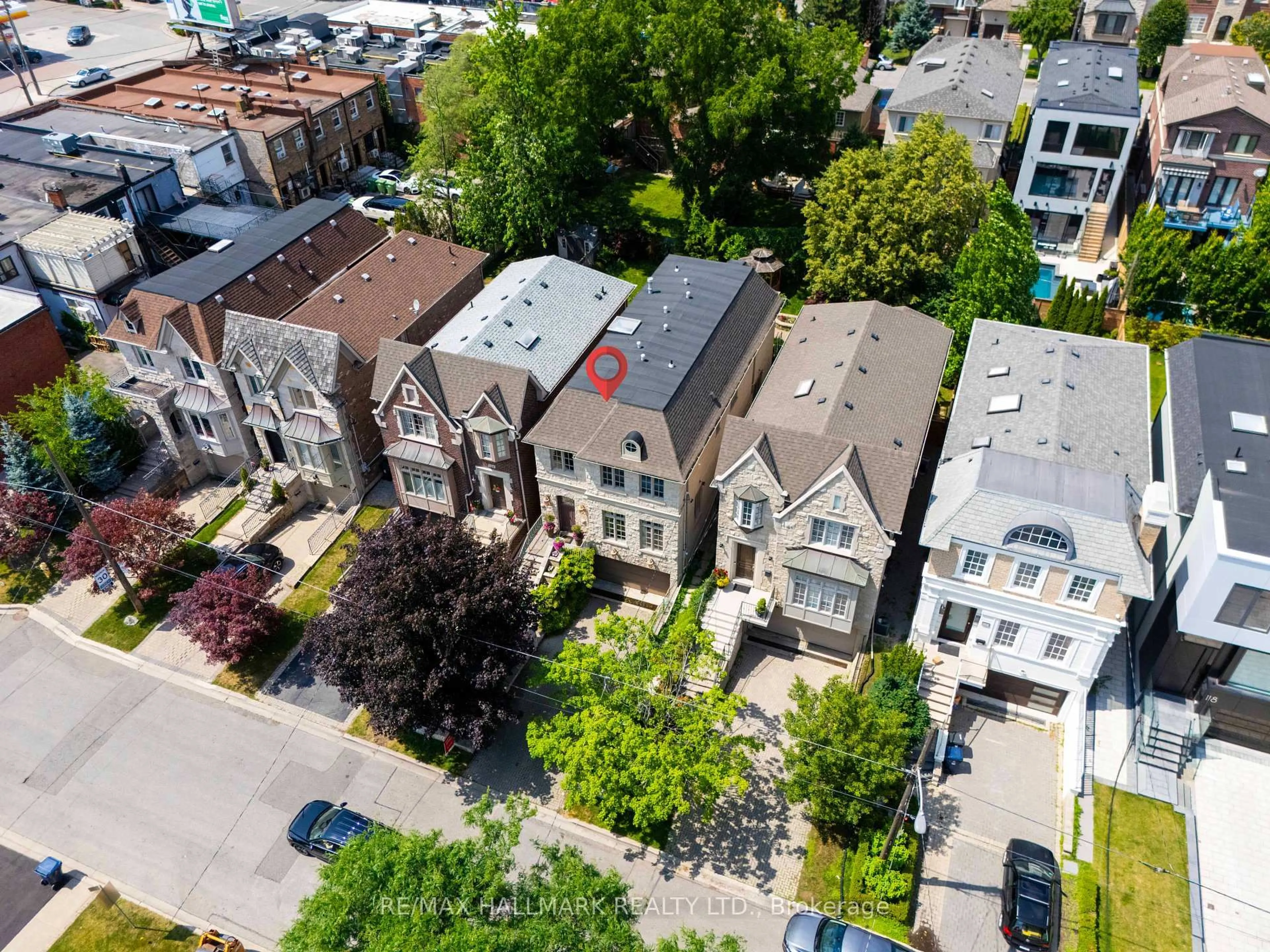 A pic from outside/outdoor area/front of a property/back of a property/a pic from drone, street for 124 Felbrigg Ave, Toronto Ontario M5M 2M5