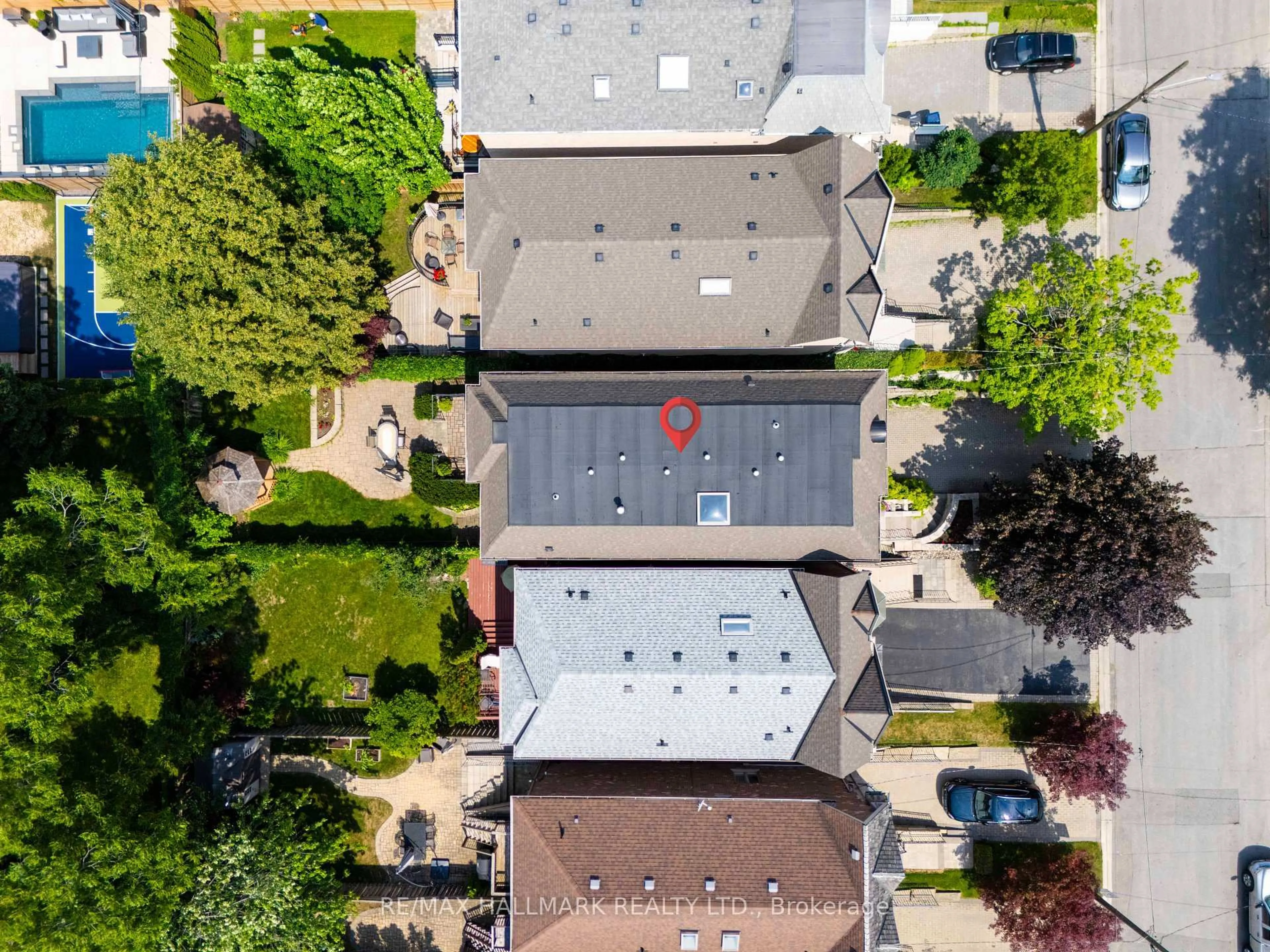 A pic from outside/outdoor area/front of a property/back of a property/a pic from drone, city buildings view from balcony for 124 Felbrigg Ave, Toronto Ontario M5M 2M5