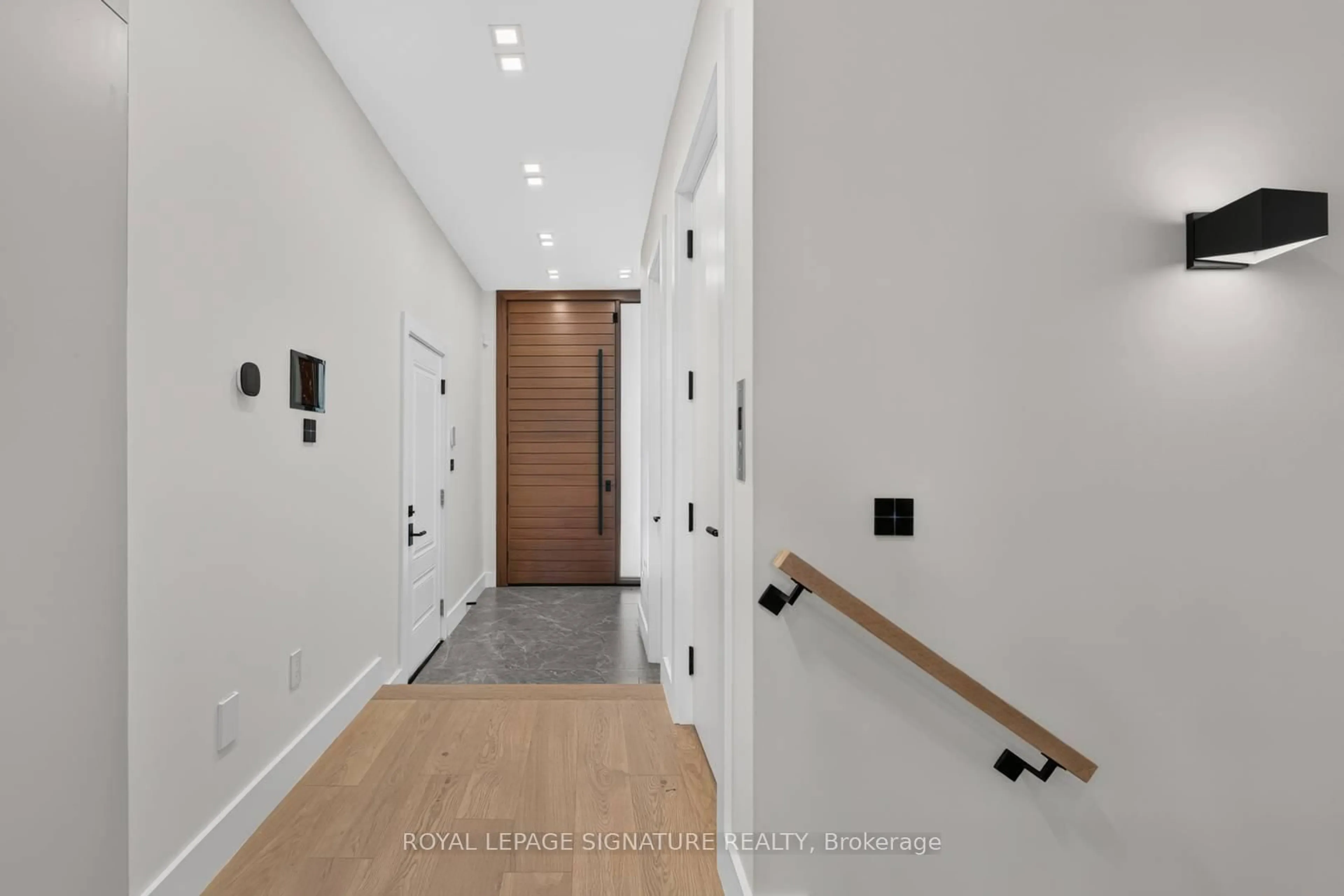 Indoor foyer for 156 Snowdon Ave, Toronto Ontario M4N 2B2
