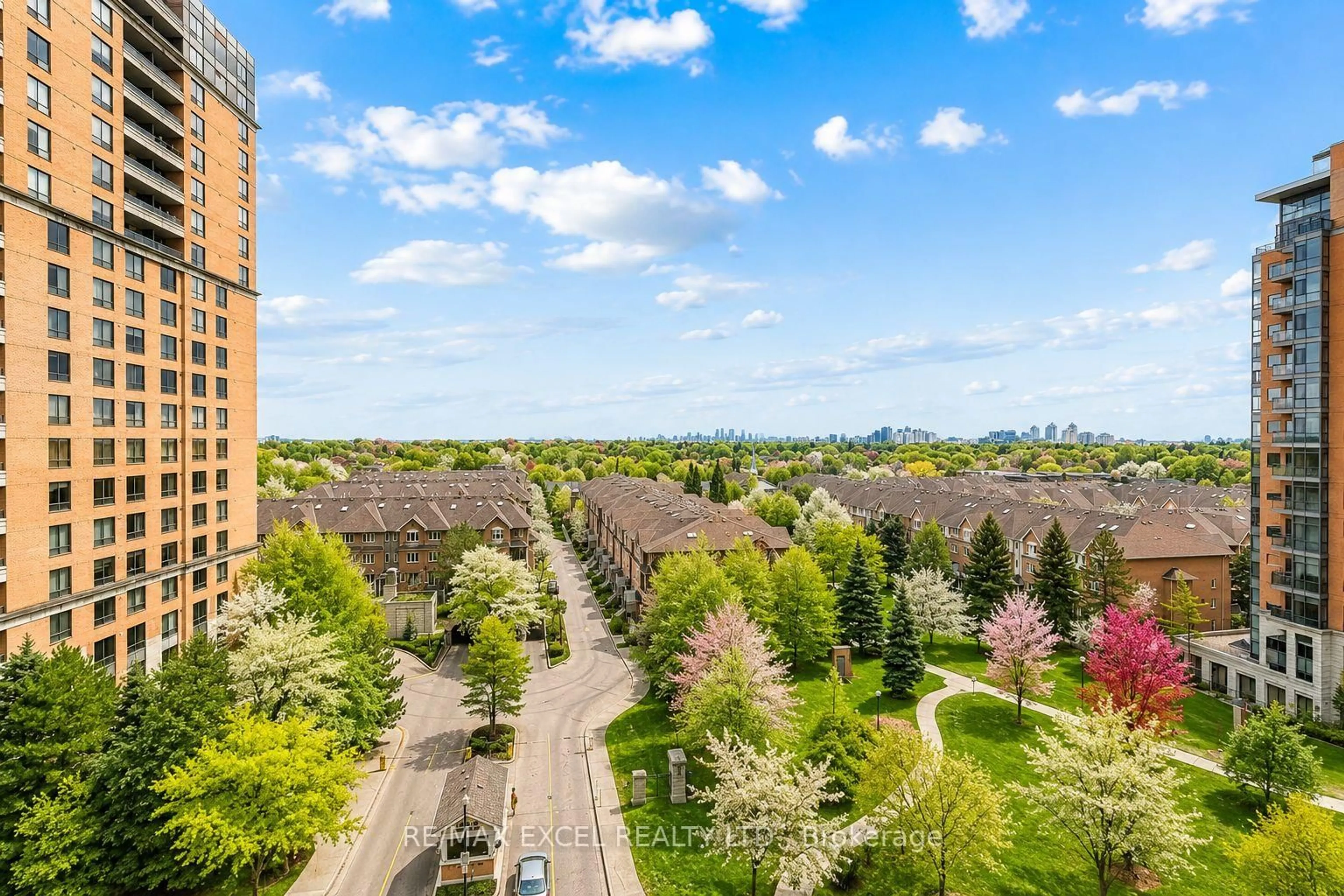 A pic from outside/outdoor area/front of a property/back of a property/a pic from drone, city buildings view from balcony for 10 Northtown Way #814, Toronto Ontario M2N 7L4