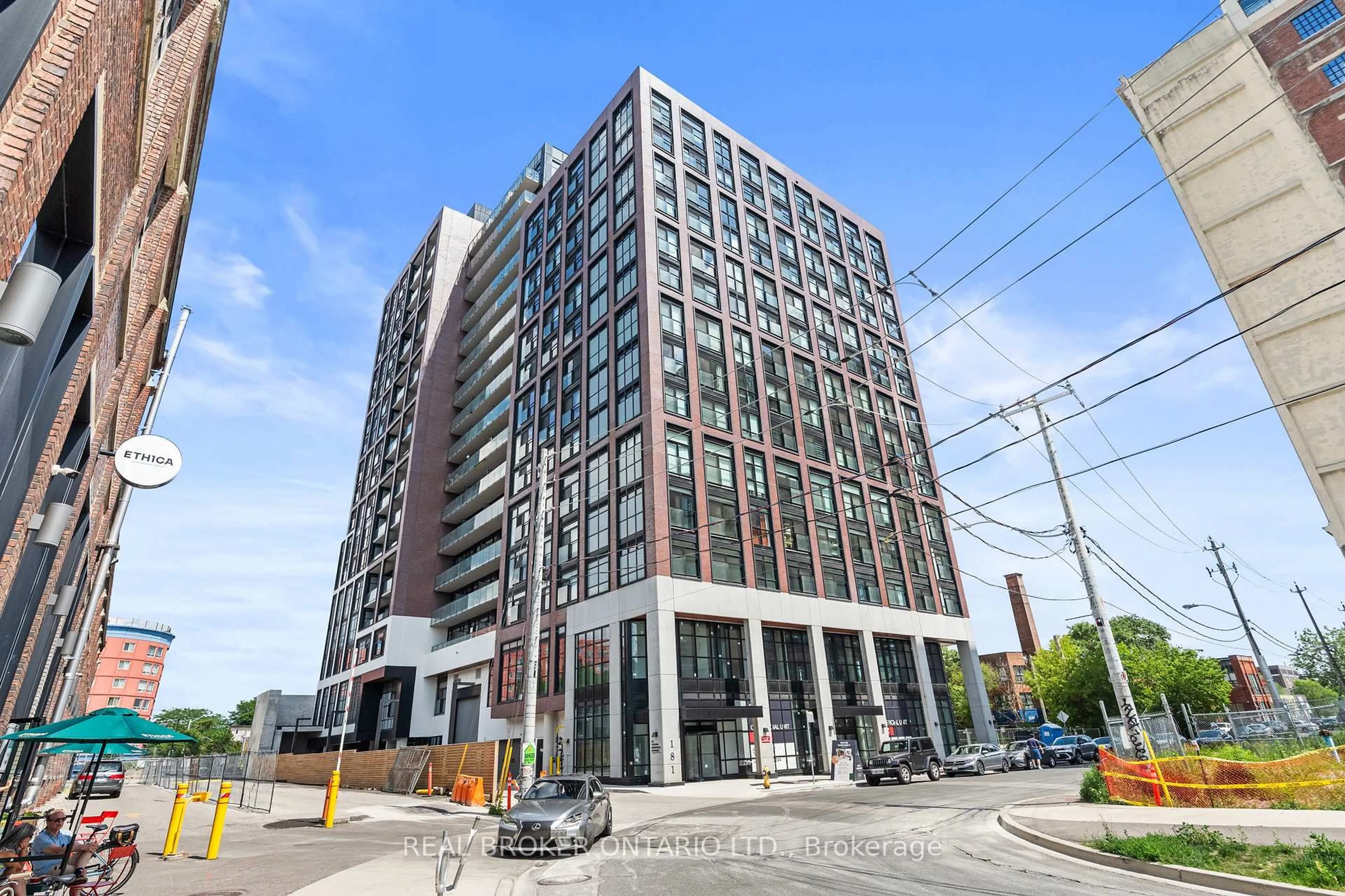Indoor foyer for 181 Sterling Rd #902, Toronto Ontario M6R 2B2