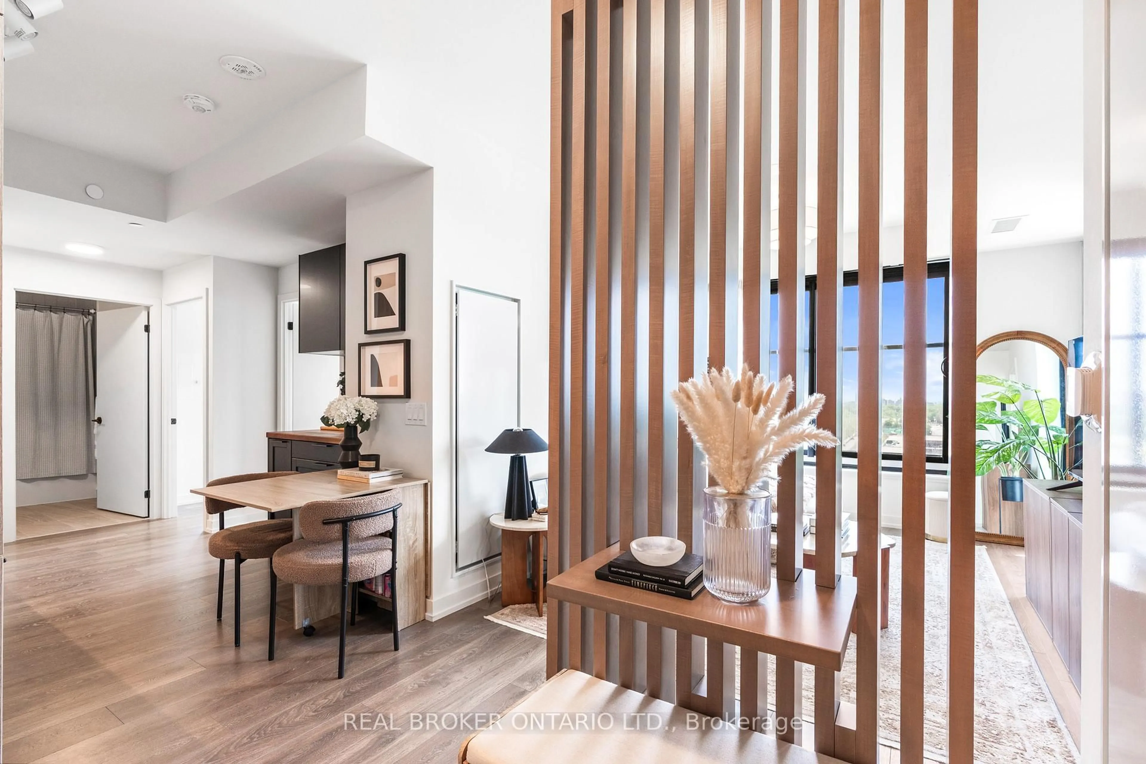 Indoor entryway for 181 Sterling Rd #902, Toronto Ontario M6R 2B2