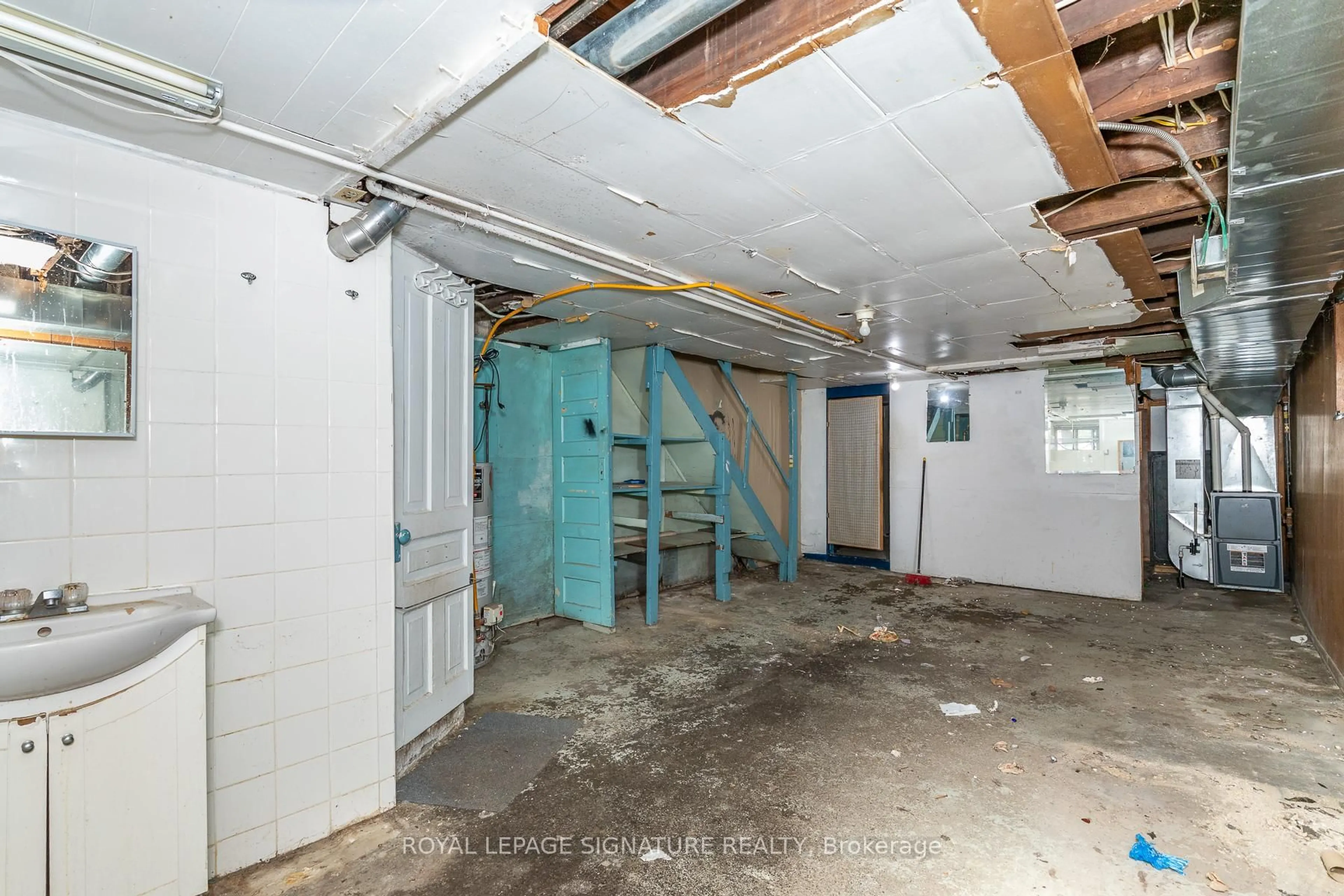 Indoor garage for 290 Margueretta St, Toronto Ontario M6H 3S3