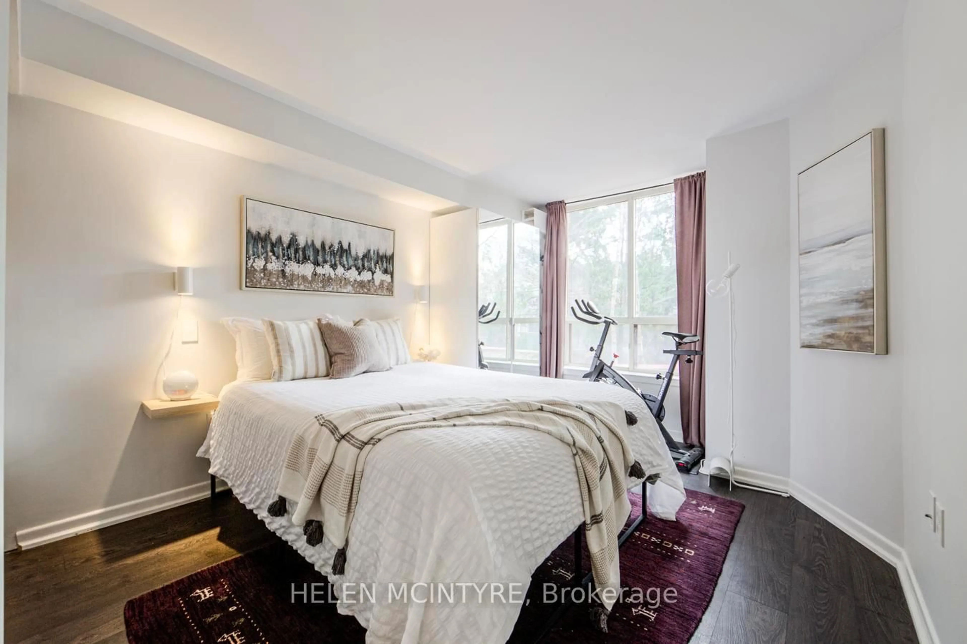 Bedroom with bed, unknown for 955 Millwood Rd #222, Toronto Ontario M4G 4E3