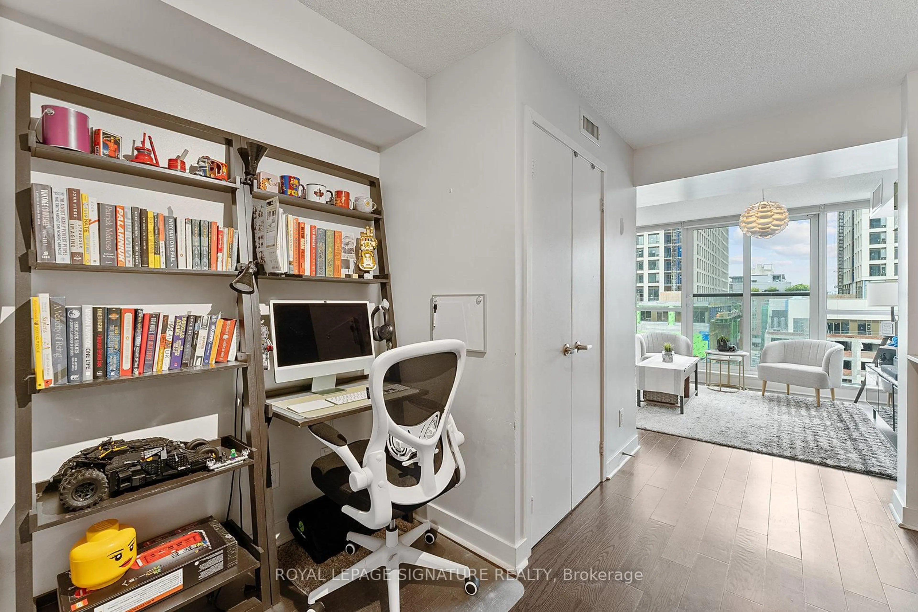 Unknown for 320 Richmond St #718, Toronto Ontario M5A 1P9
