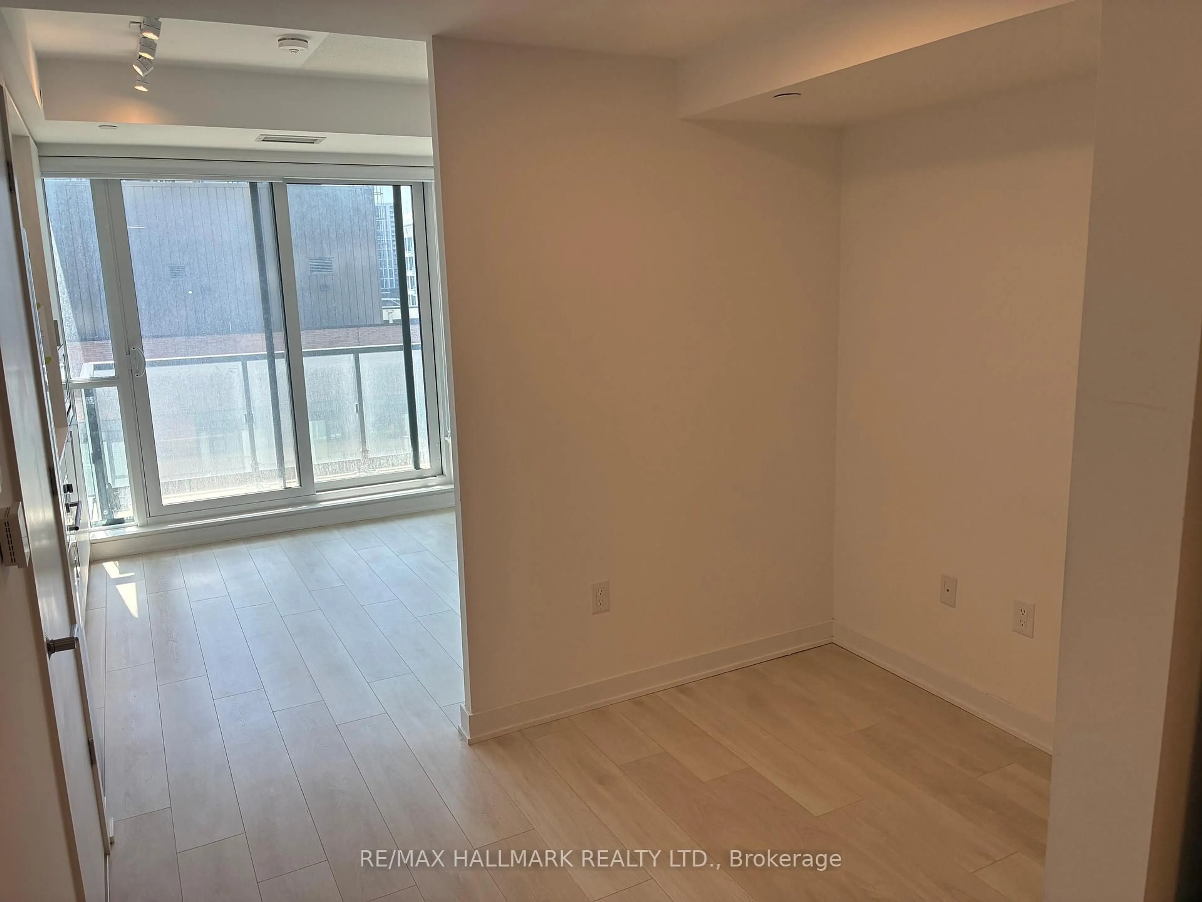 A pic of a room for 130 River St #1306, Toronto Ontario M5A 0R8