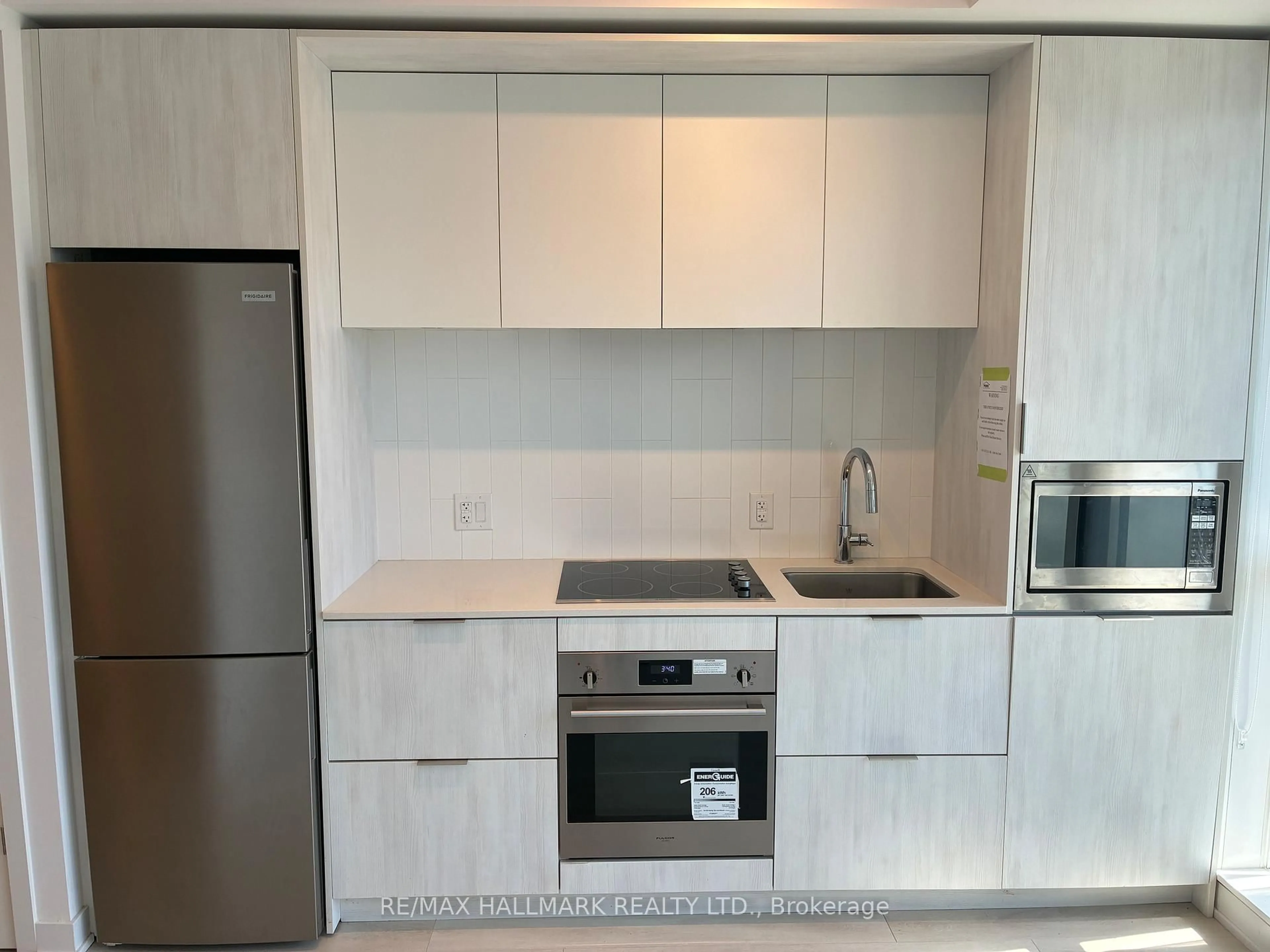 Standard kitchen, unknown for 130 River St #1306, Toronto Ontario M5A 0R8