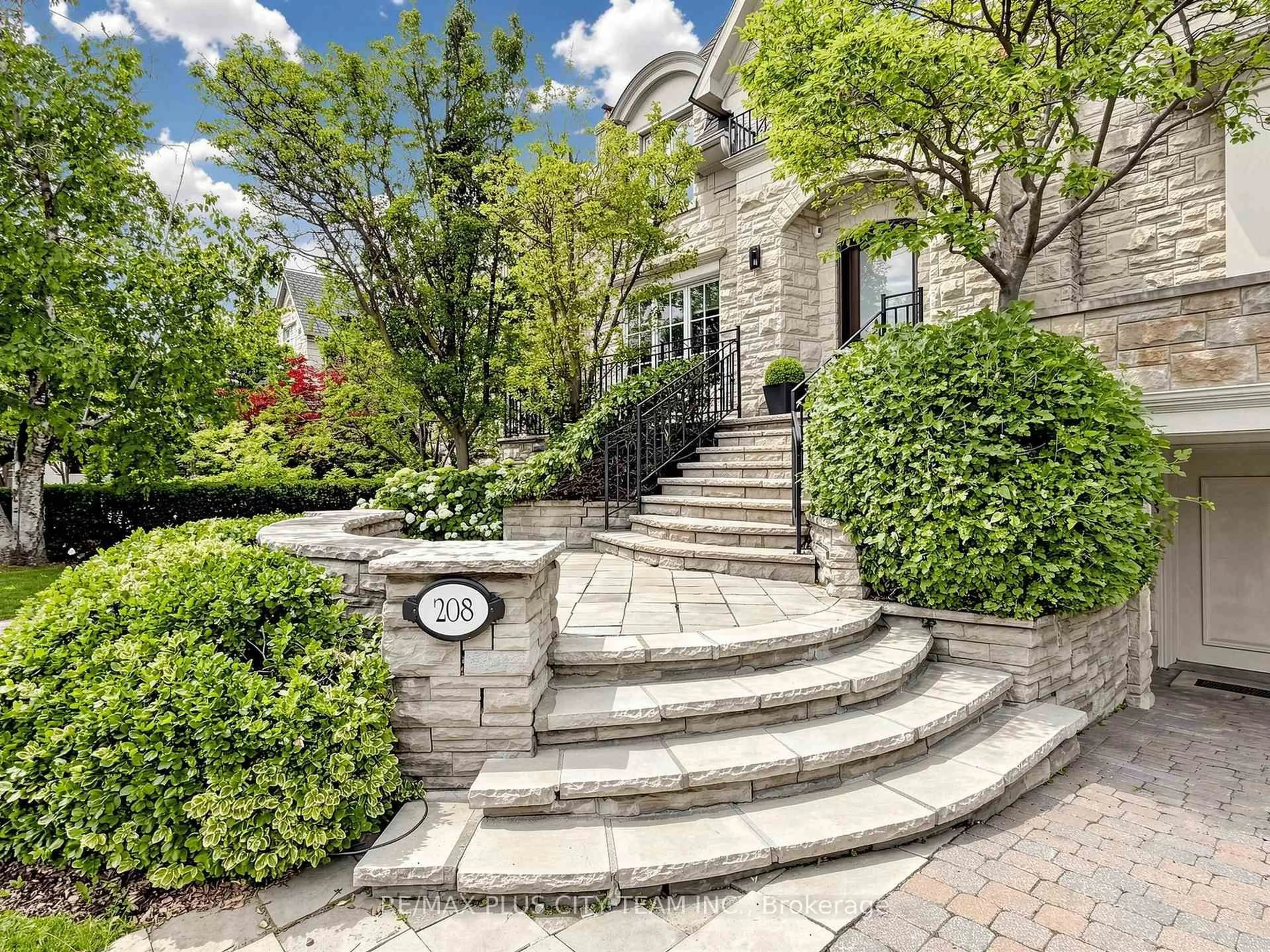 Stairs for 208 Carmichael Ave, Toronto Ontario M5M 2X3