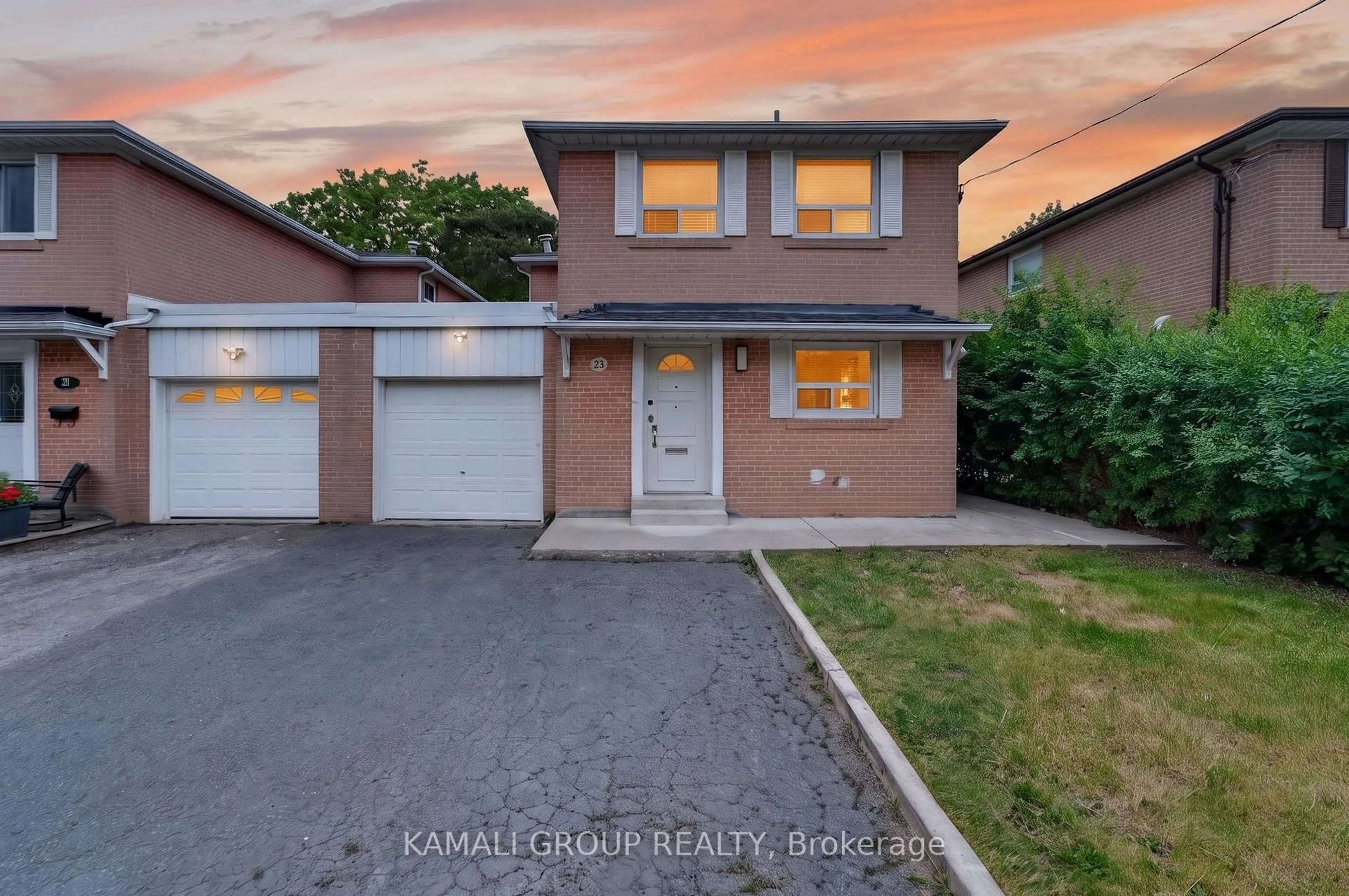 A pic from outside/outdoor area/front of a property/back of a property/a pic from drone, street for 23 Greenwin Village Rd, Toronto Ontario M2R 2R9