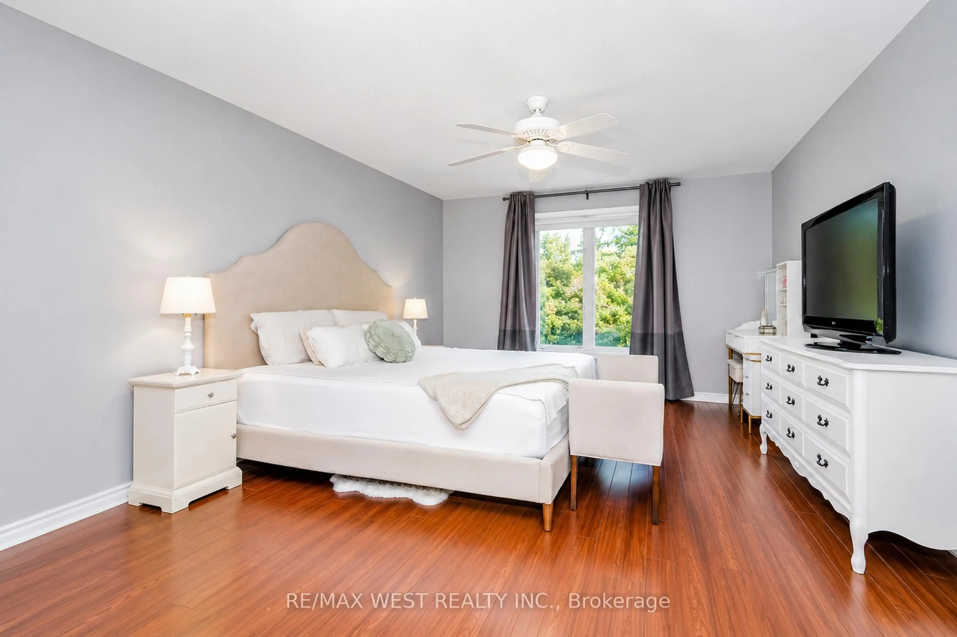 Bedroom with bed, wood/laminate floor for 757 Sheppard Ave #11, Toronto Ontario M3H 2S9