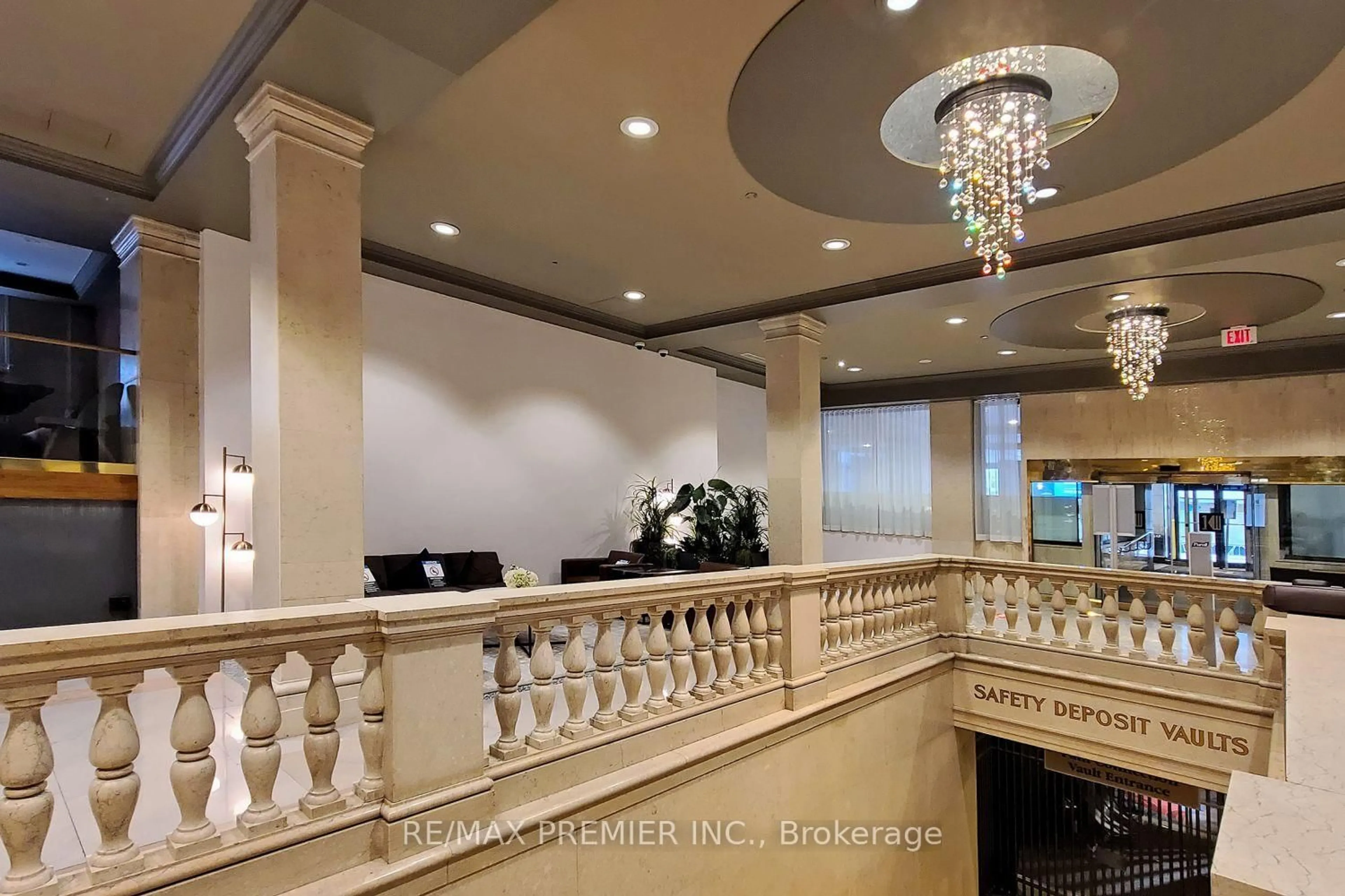 Indoor foyer for 1 King St #711, Toronto Ontario M5H 1A1