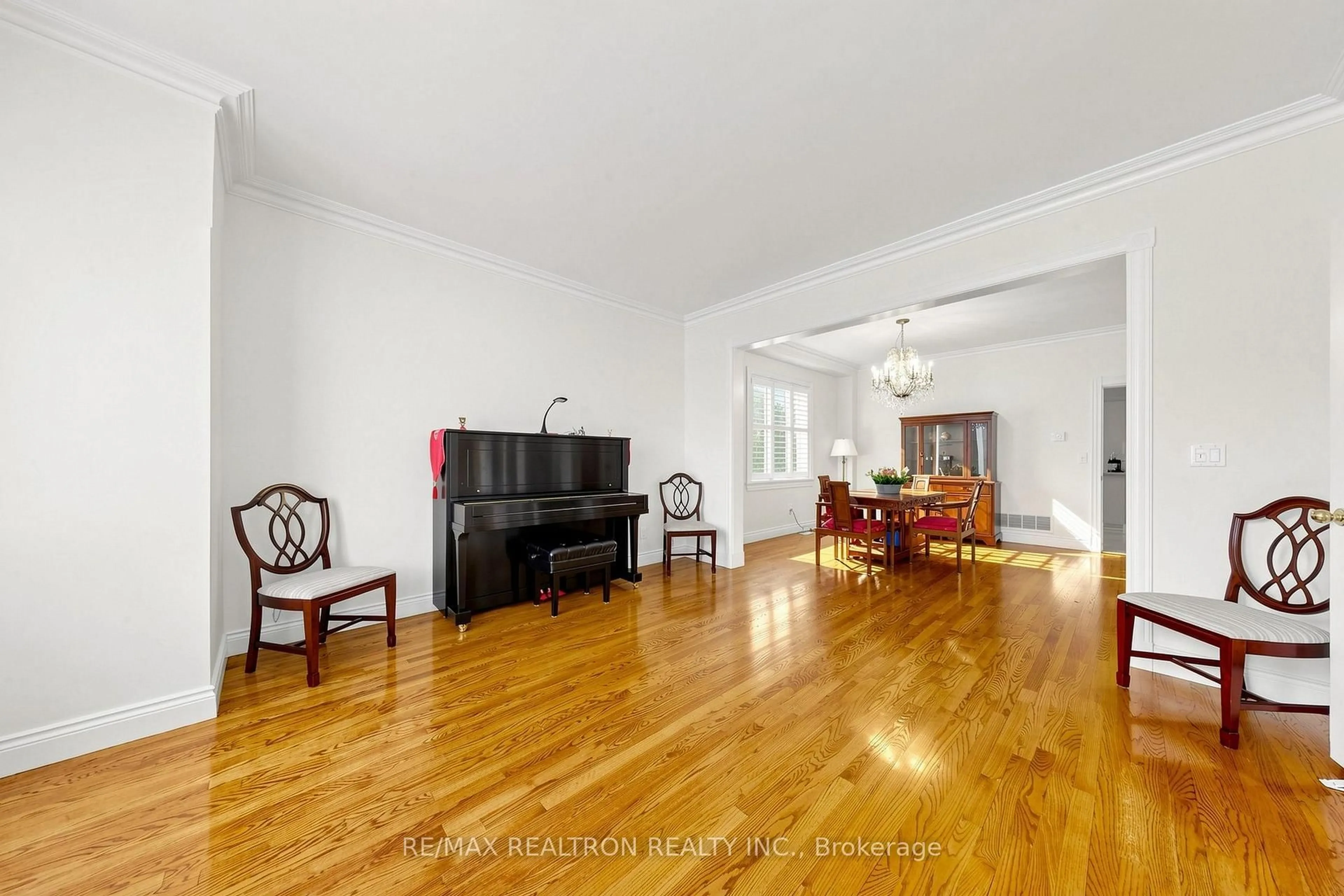 Unknown for 352 Deloraine Ave, Toronto Ontario M5M 2B6
