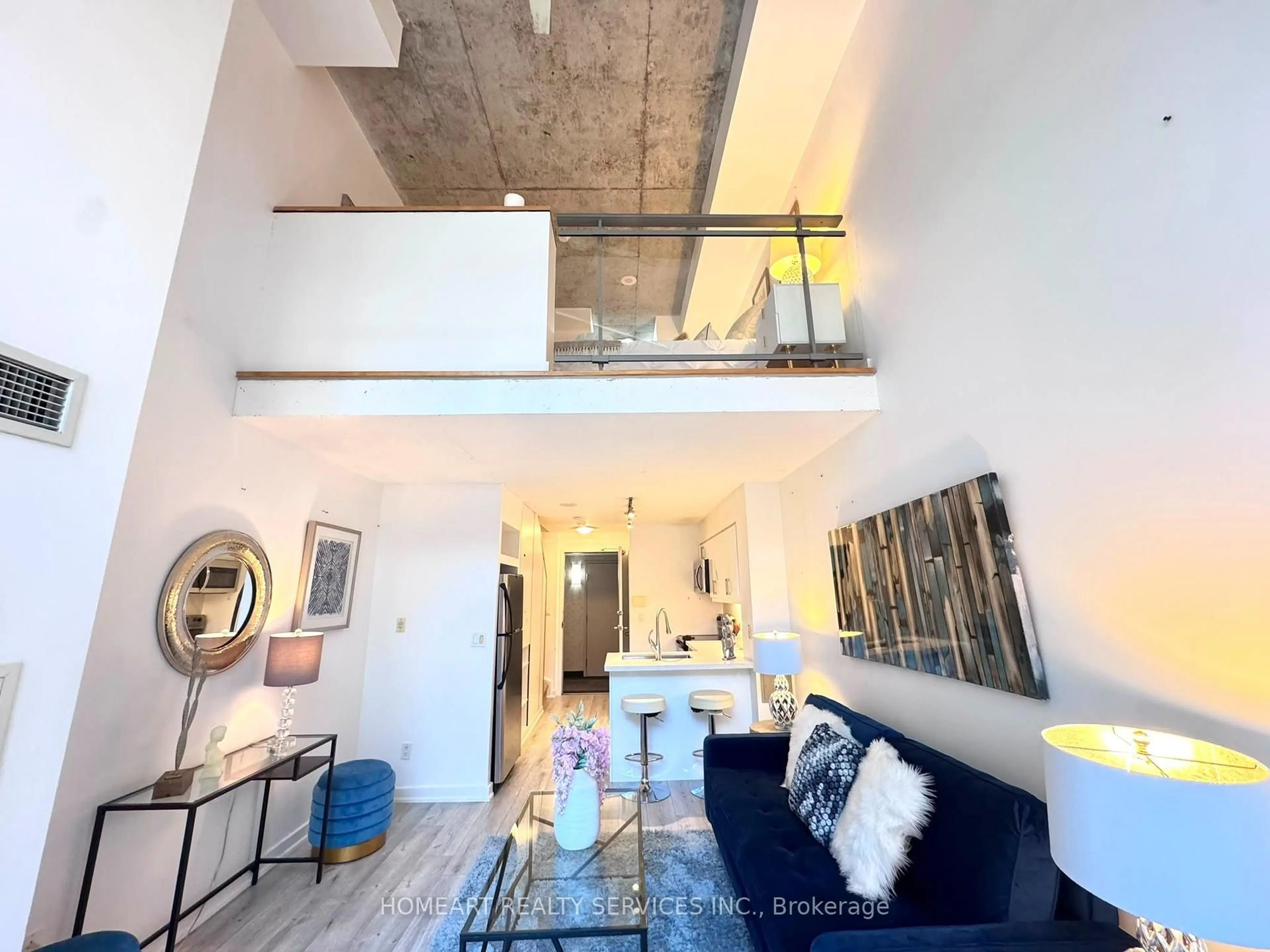 Indoor foyer for 255 Richmond St #404, Toronto Ontario M5A 4T7