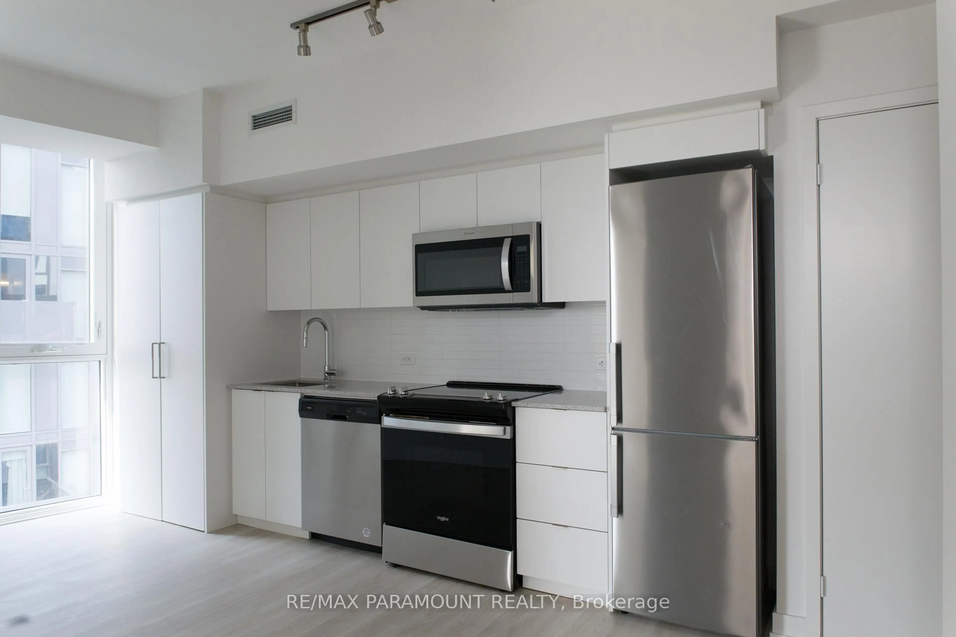 Standard kitchen, unknown for 30 Tretti Way #1111, Toronto Ontario M3H 0E3