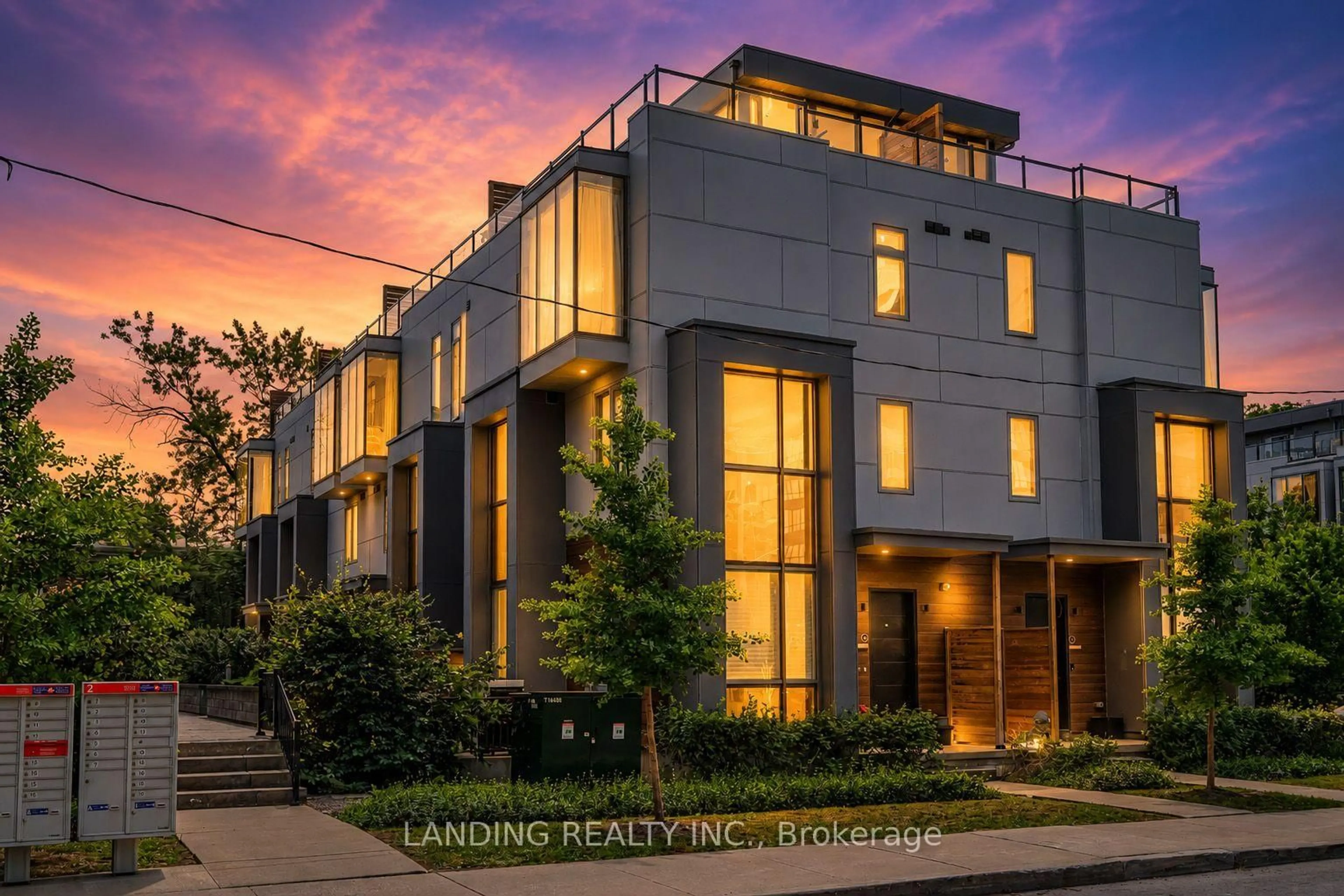 Home with brick exterior material, building for 17 Greenbriar Rd #7, Toronto Ontario M2K 0G7