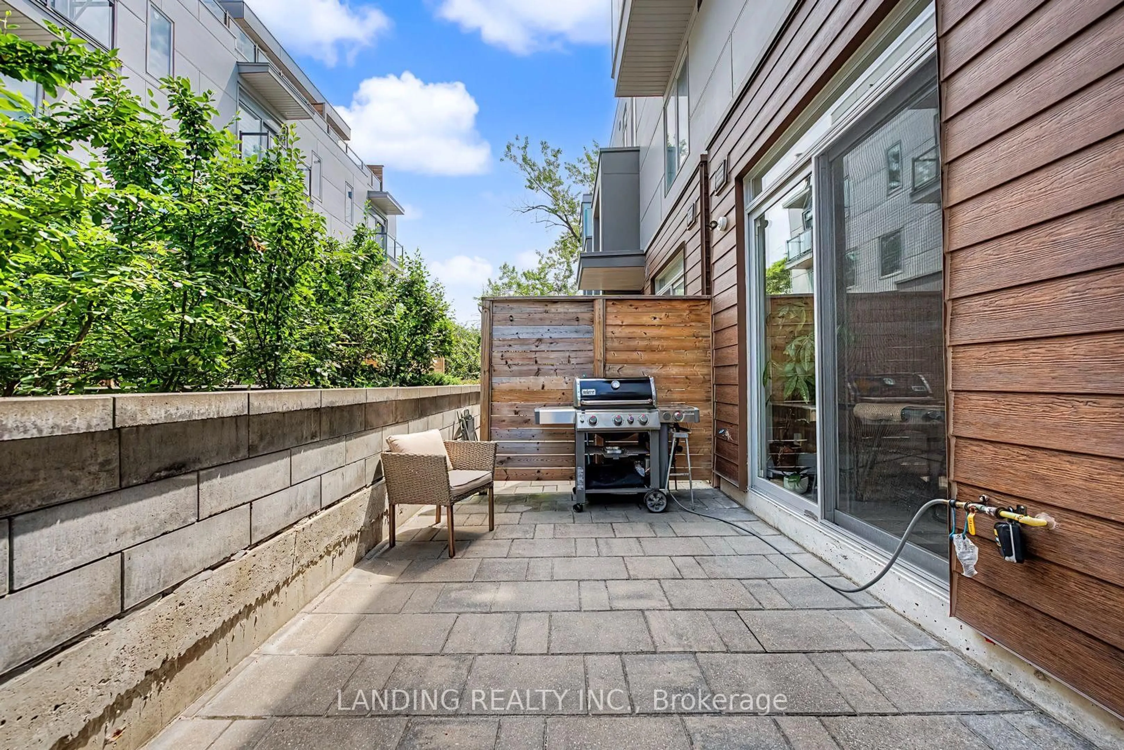 Patio, street for 17 Greenbriar Rd #7, Toronto Ontario M2K 0G7