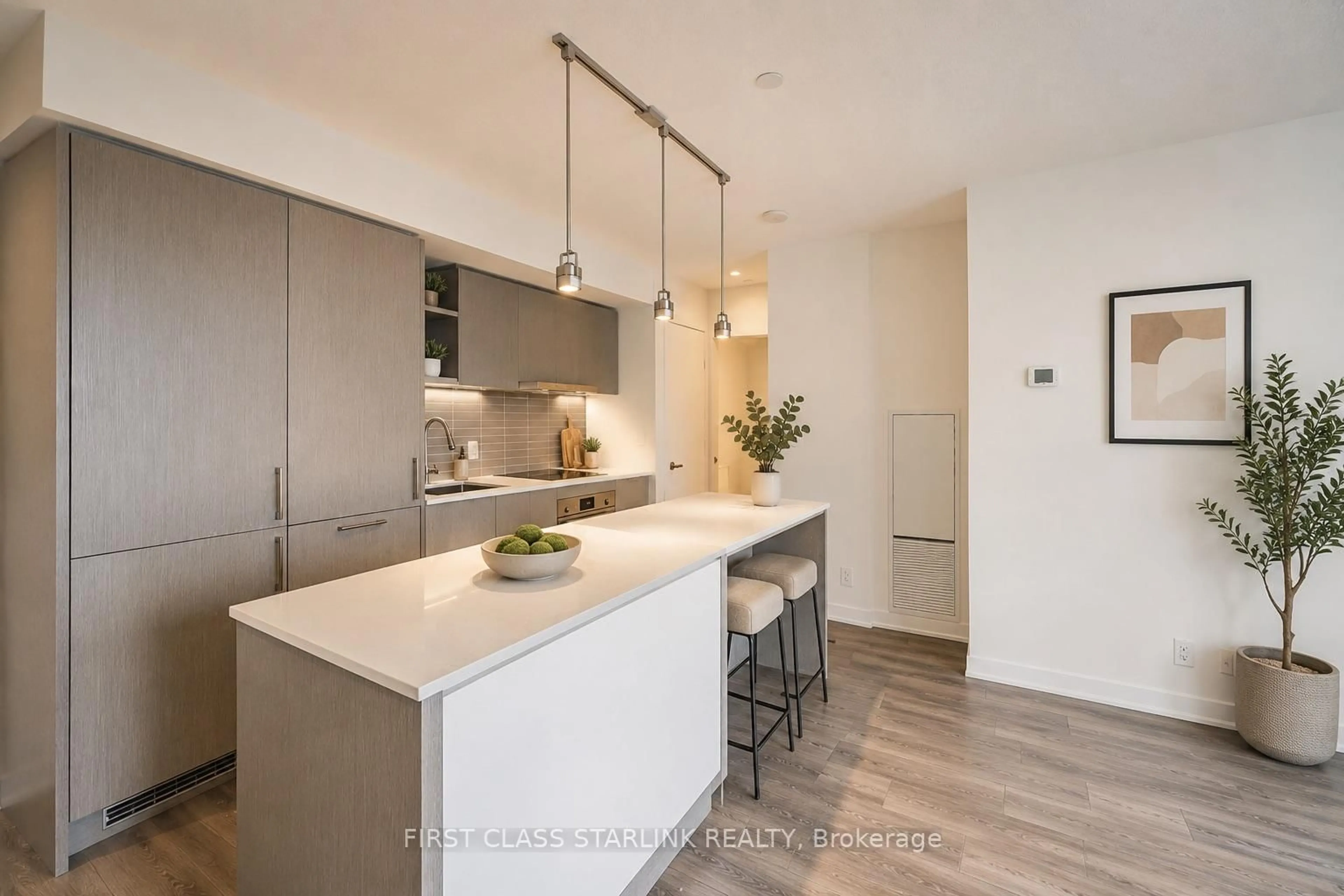 Open concept kitchen, unknown for 100 Harbour St #2801, Toronto Ontario M5J 0B5