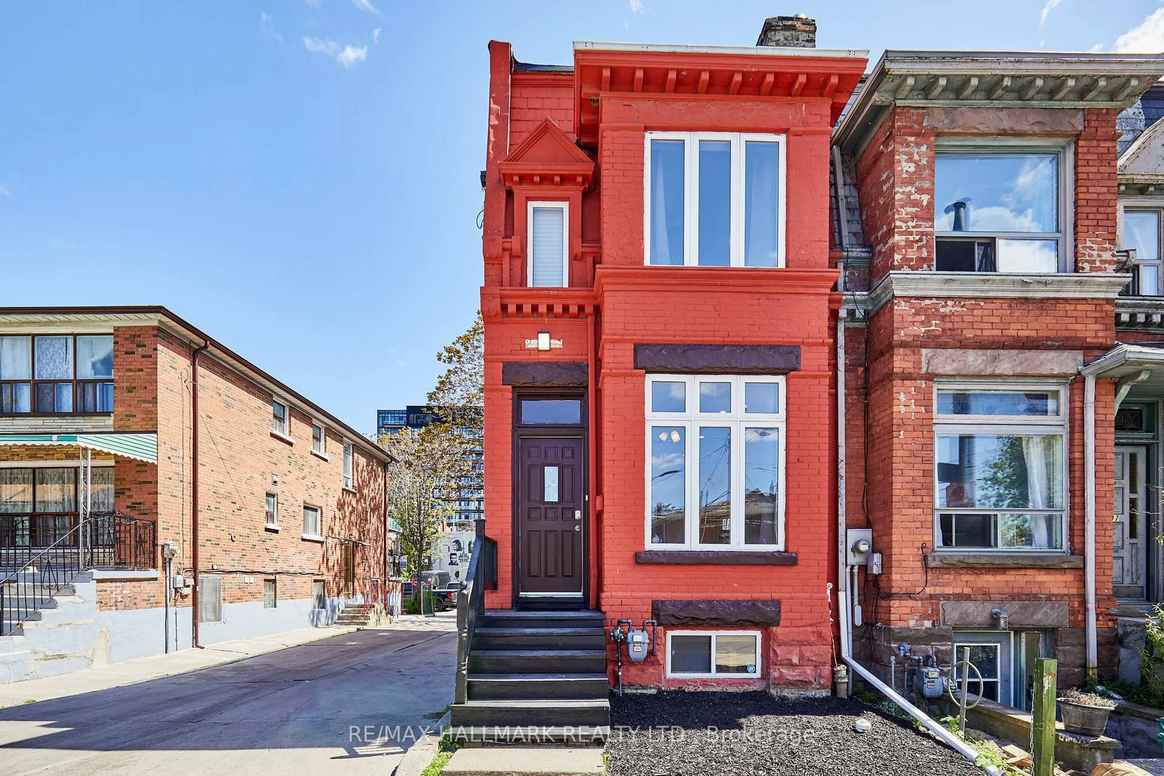 Home with brick exterior material, street for 95 Wolseley St, Toronto Ontario M5T 1A4