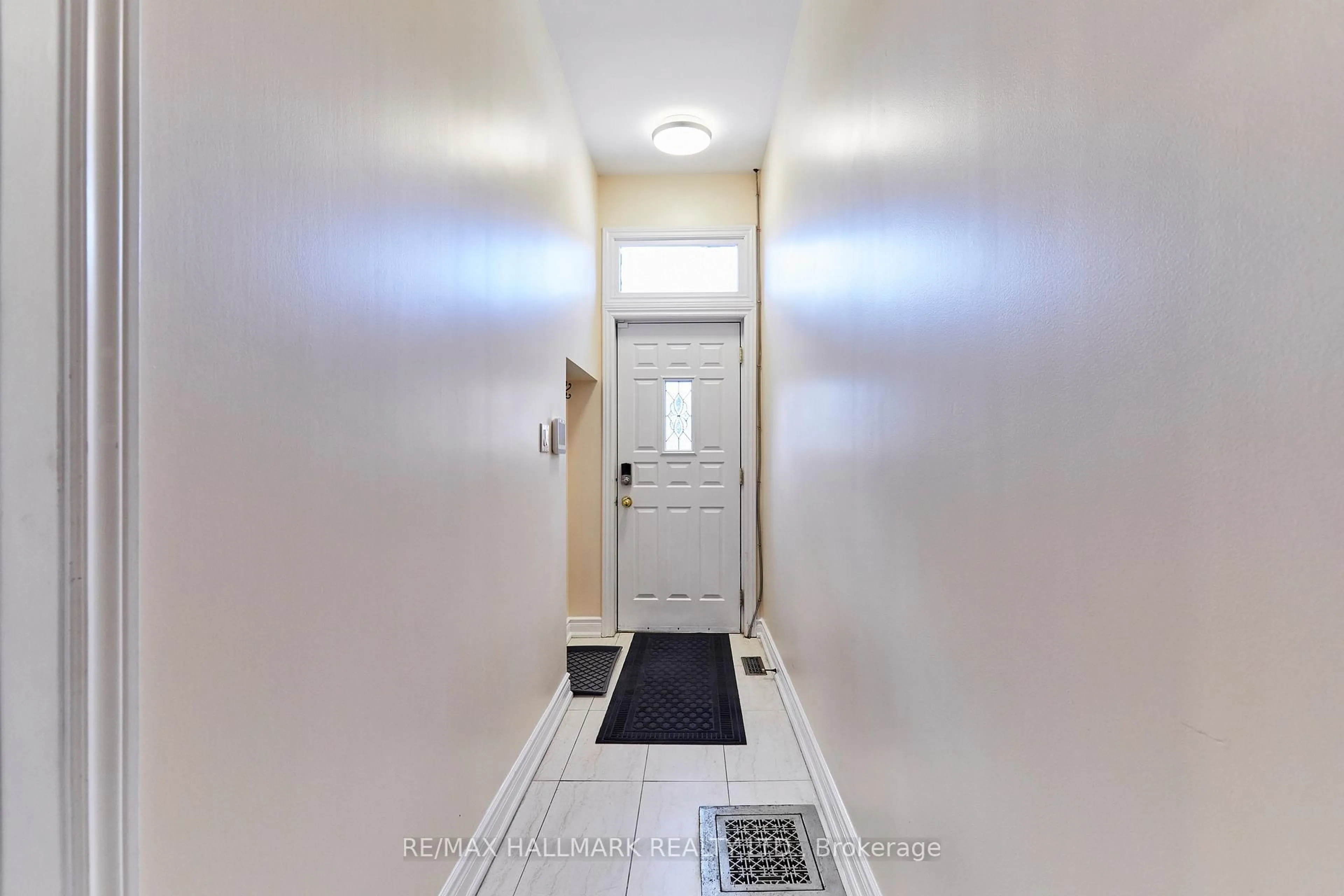 Indoor entryway for 95 Wolseley St, Toronto Ontario M5T 1A4
