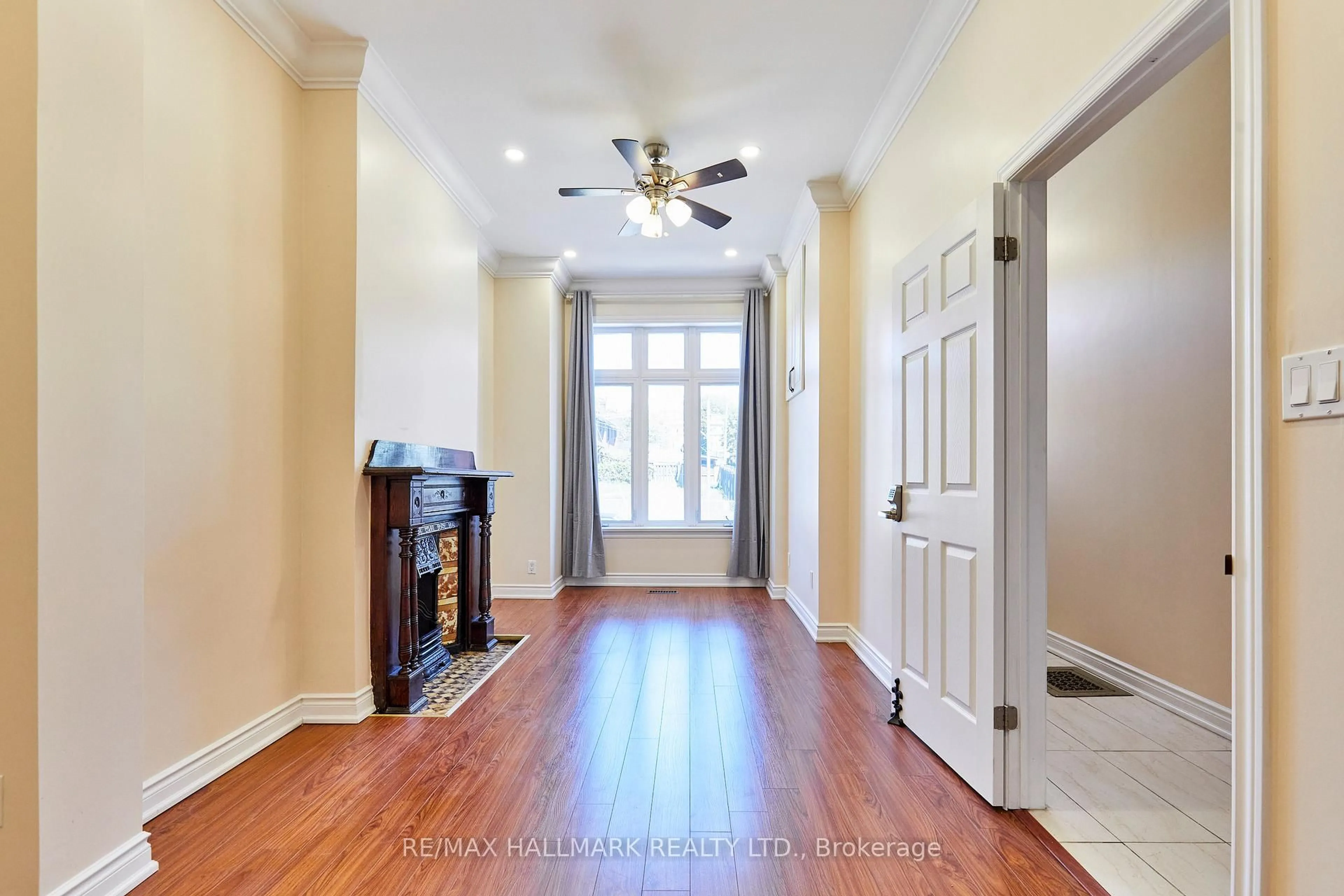 Indoor entryway for 95 Wolseley St, Toronto Ontario M5T 1A4