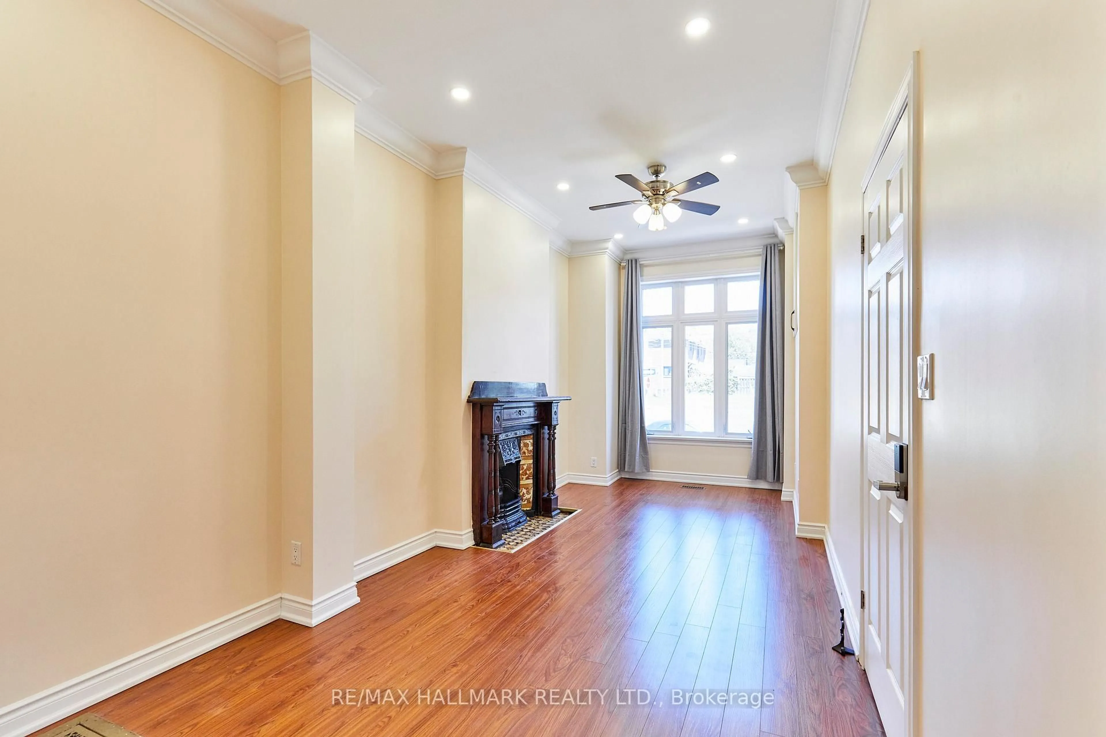 Indoor entryway for 95 Wolseley St, Toronto Ontario M5T 1A4