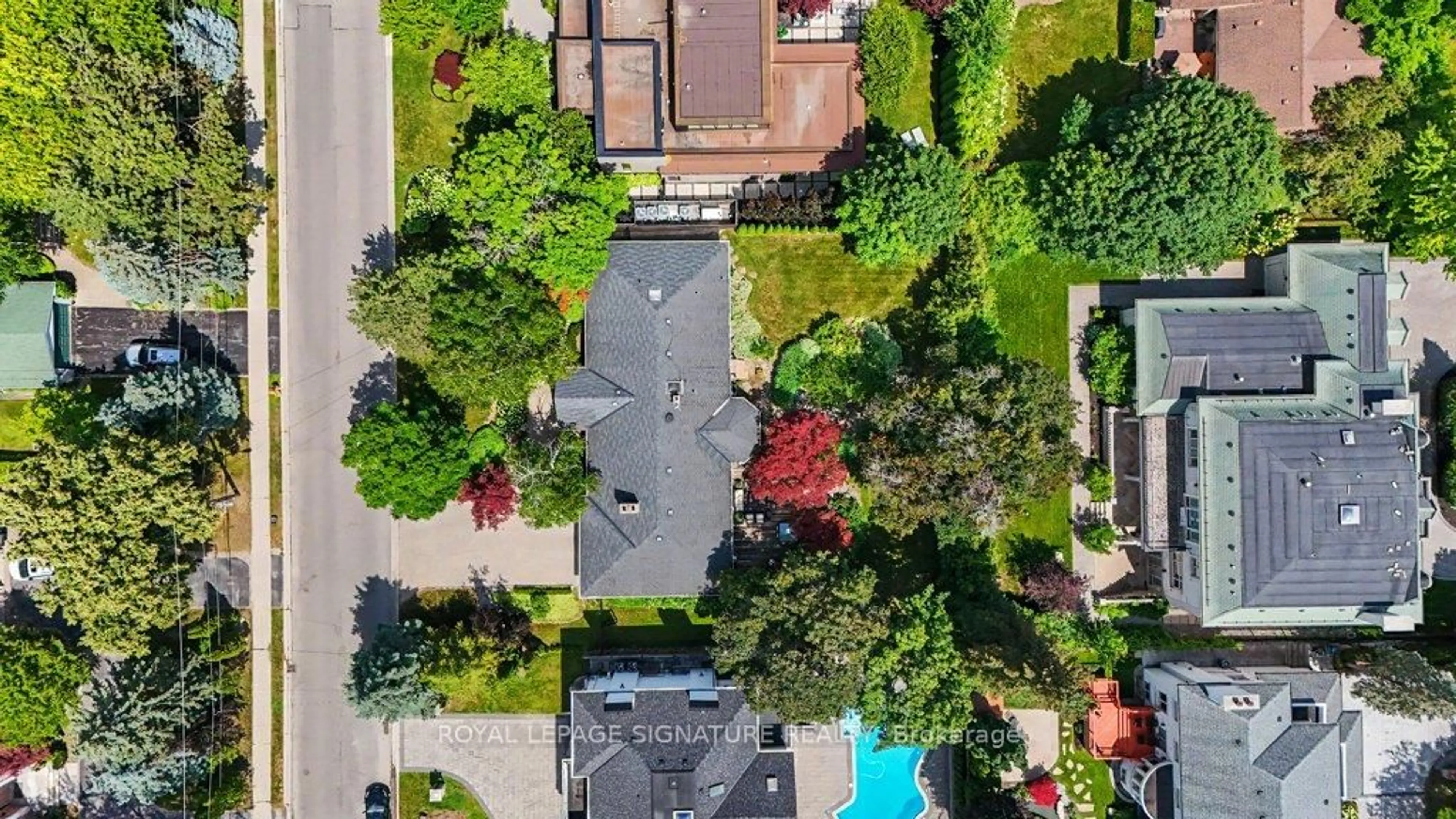 A pic from outside/outdoor area/front of a property/back of a property/a pic from drone, street for 57 Wimpole Dr, Toronto Ontario M2L 2L2