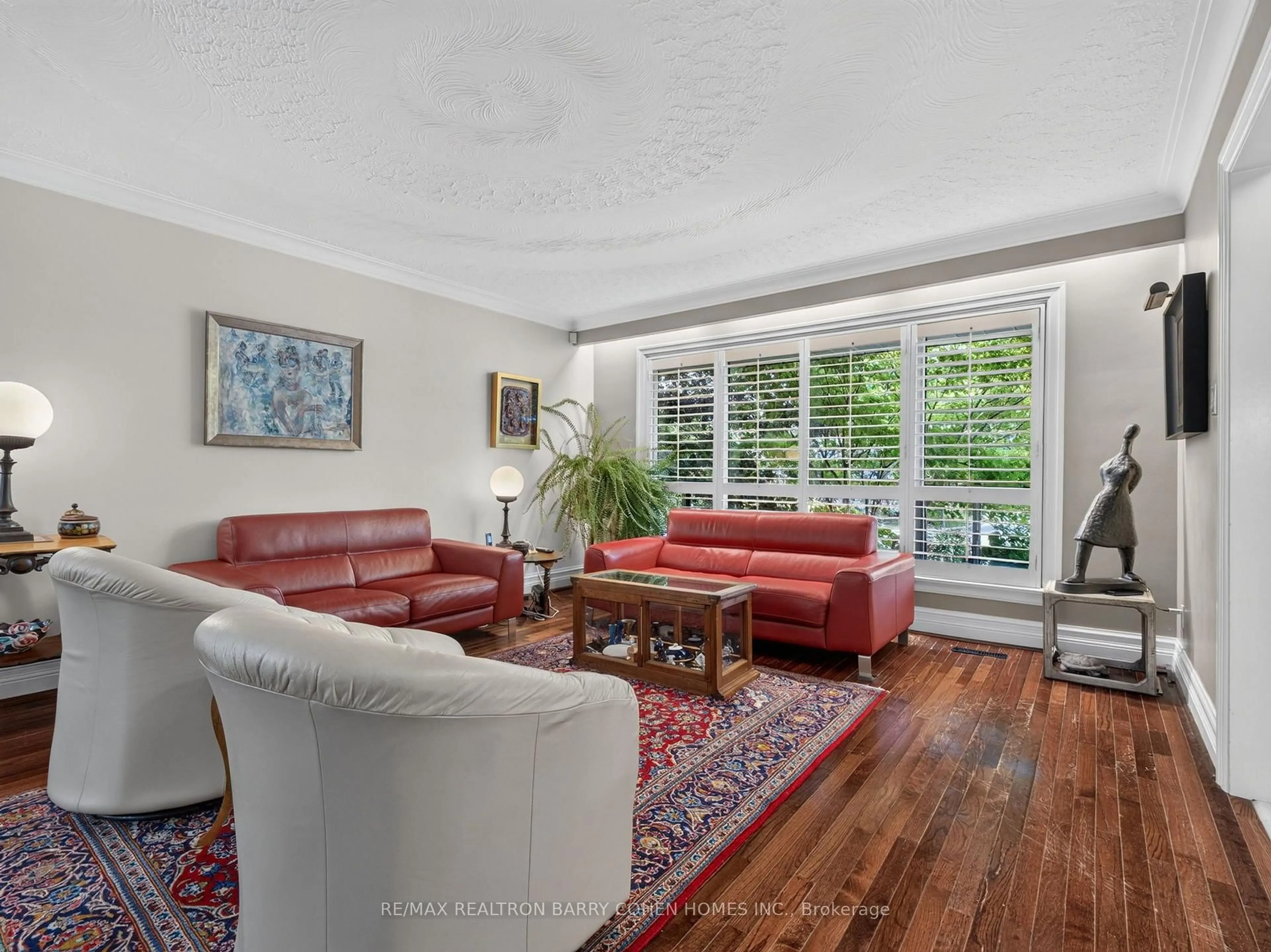 Living room with furniture, unknown for 105 Palm Dr, Toronto Ontario M3H 2C2