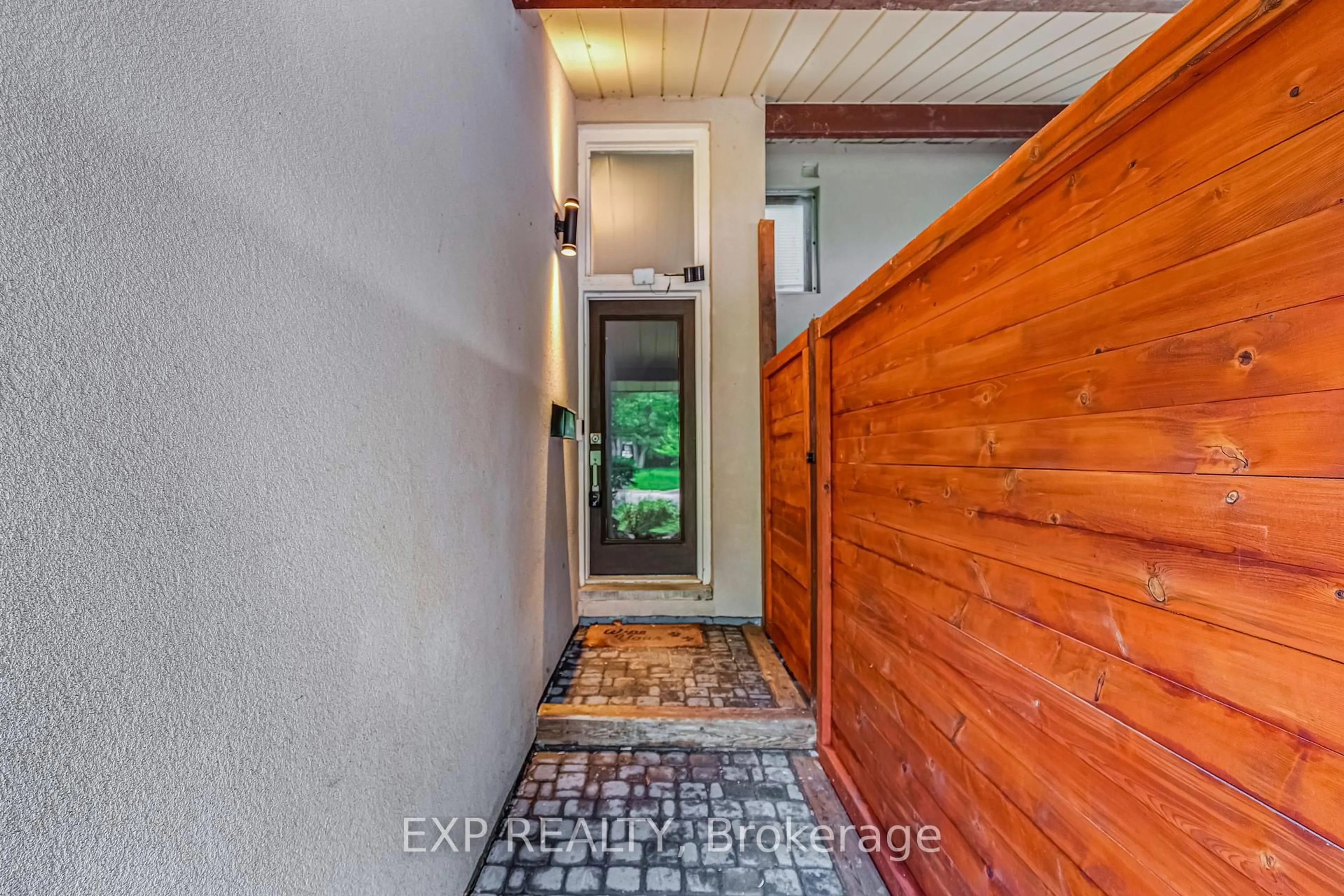Indoor entryway for 160 Cottonwood Dr, Toronto Ontario M3C 2B4