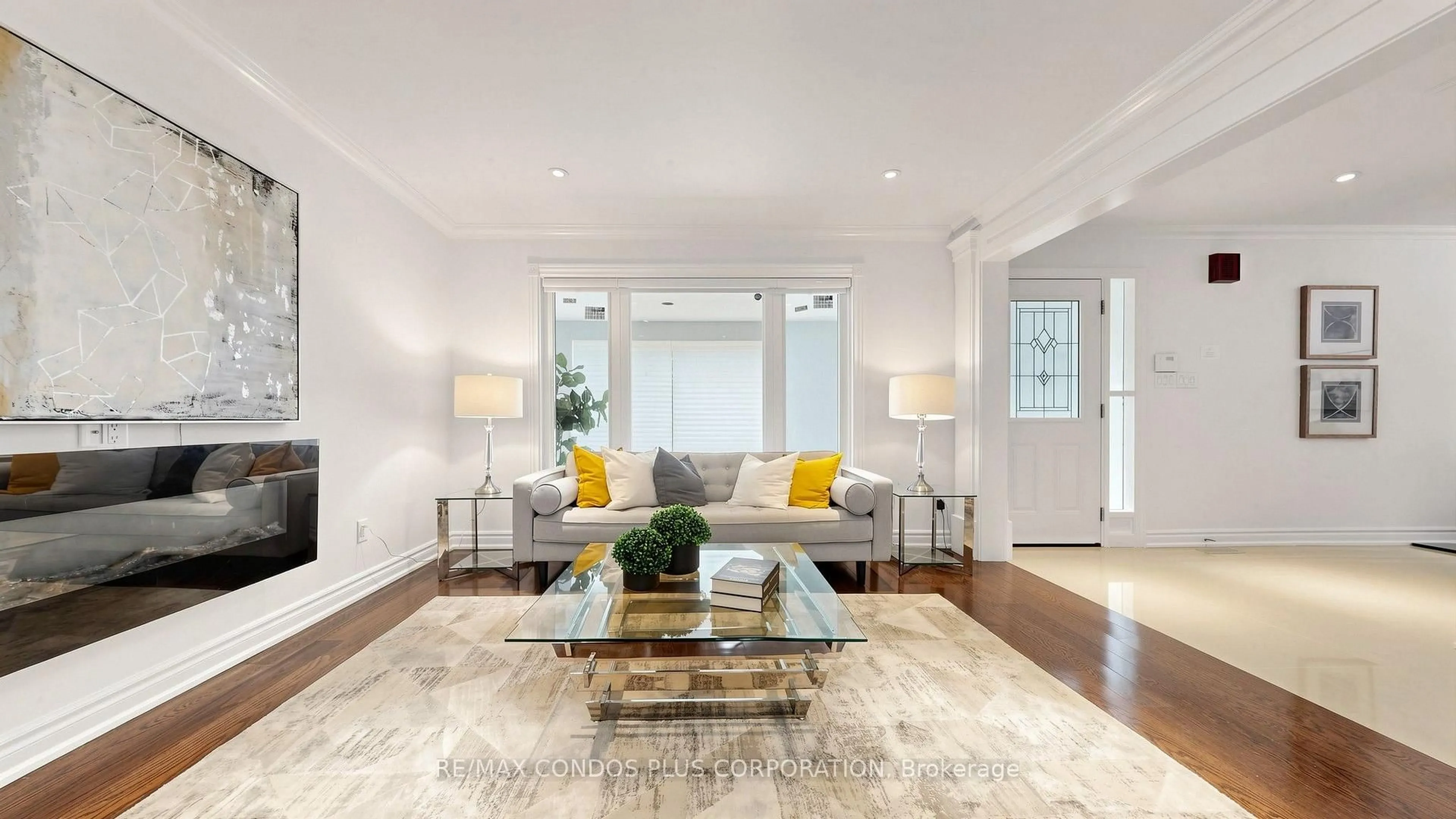 Living room with furniture, unknown for 22 Denlow Blvd, Toronto Ontario M3B 1P4