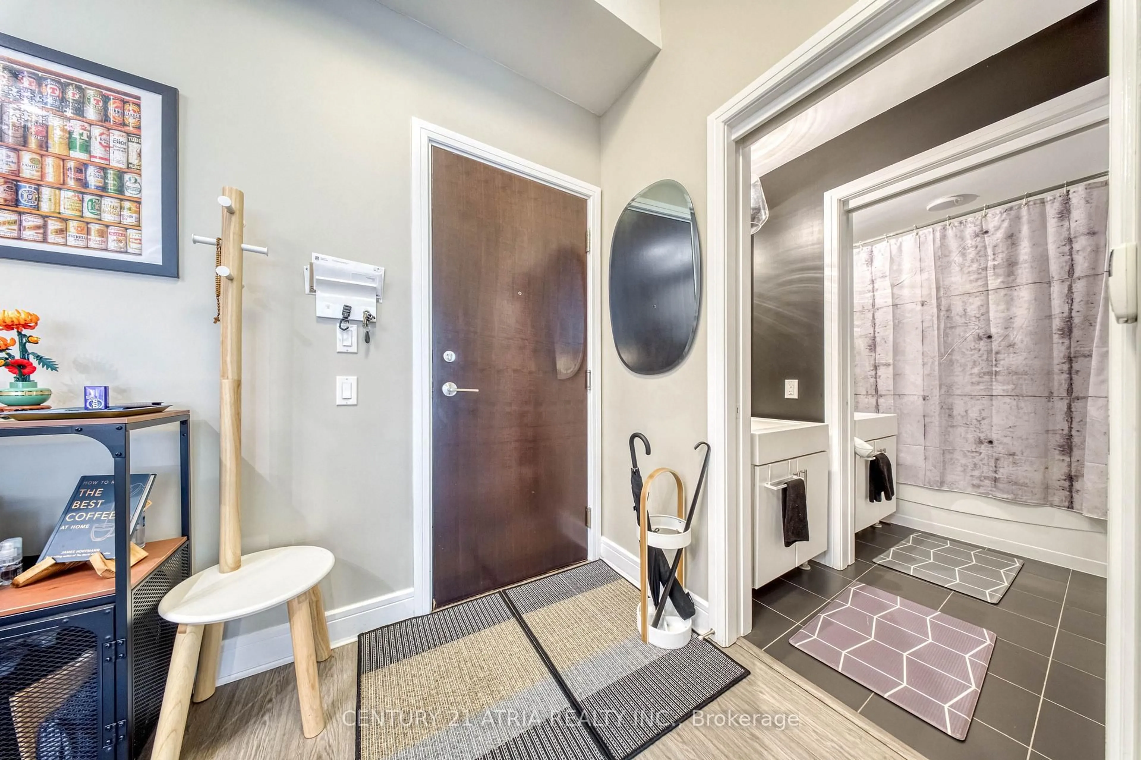 Indoor entryway for 112 George St #S703, Toronto Ontario M5A 2M5