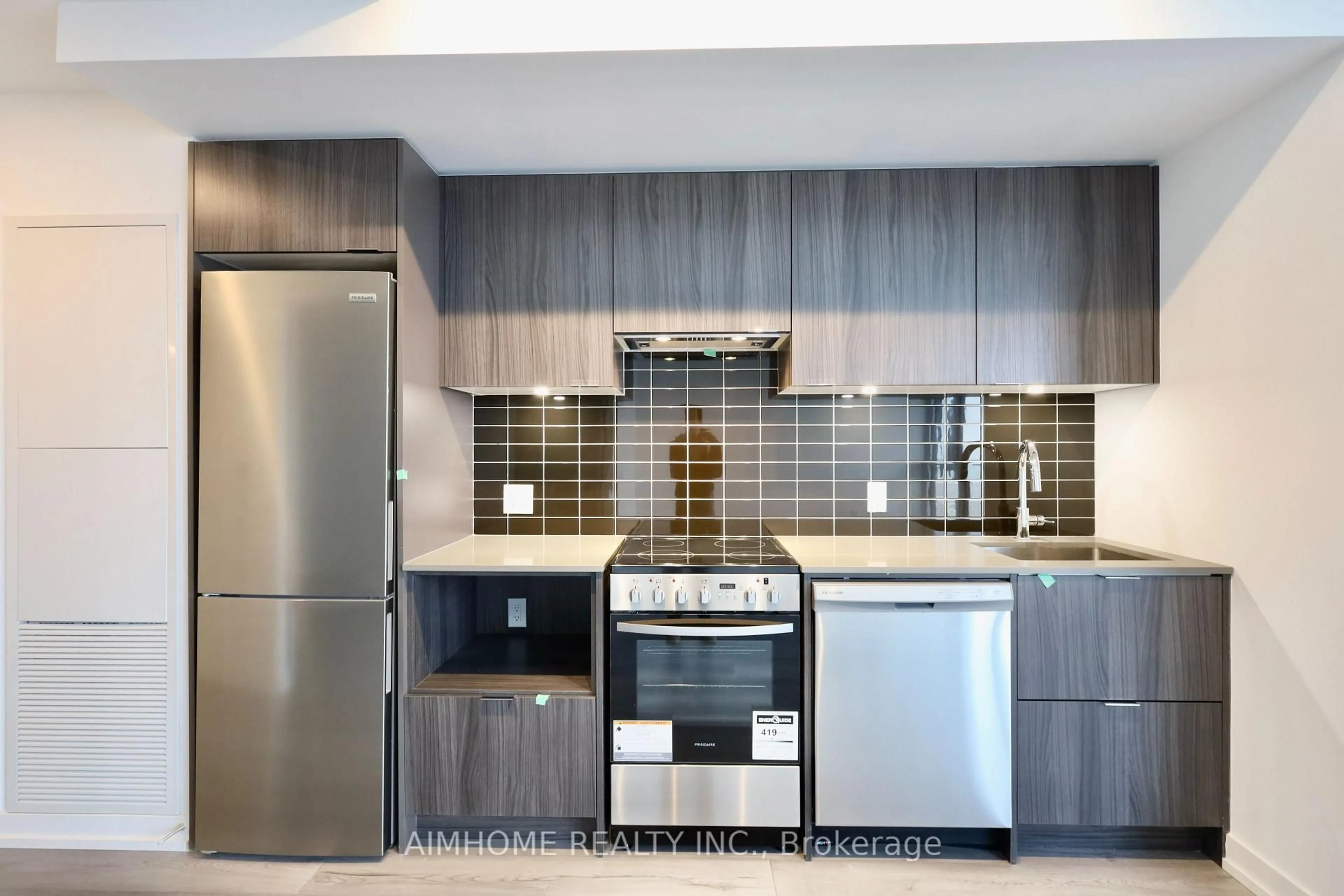 Contemporary kitchen, unknown for 395 Bloor St #4805, Toronto Ontario M4W 0B4