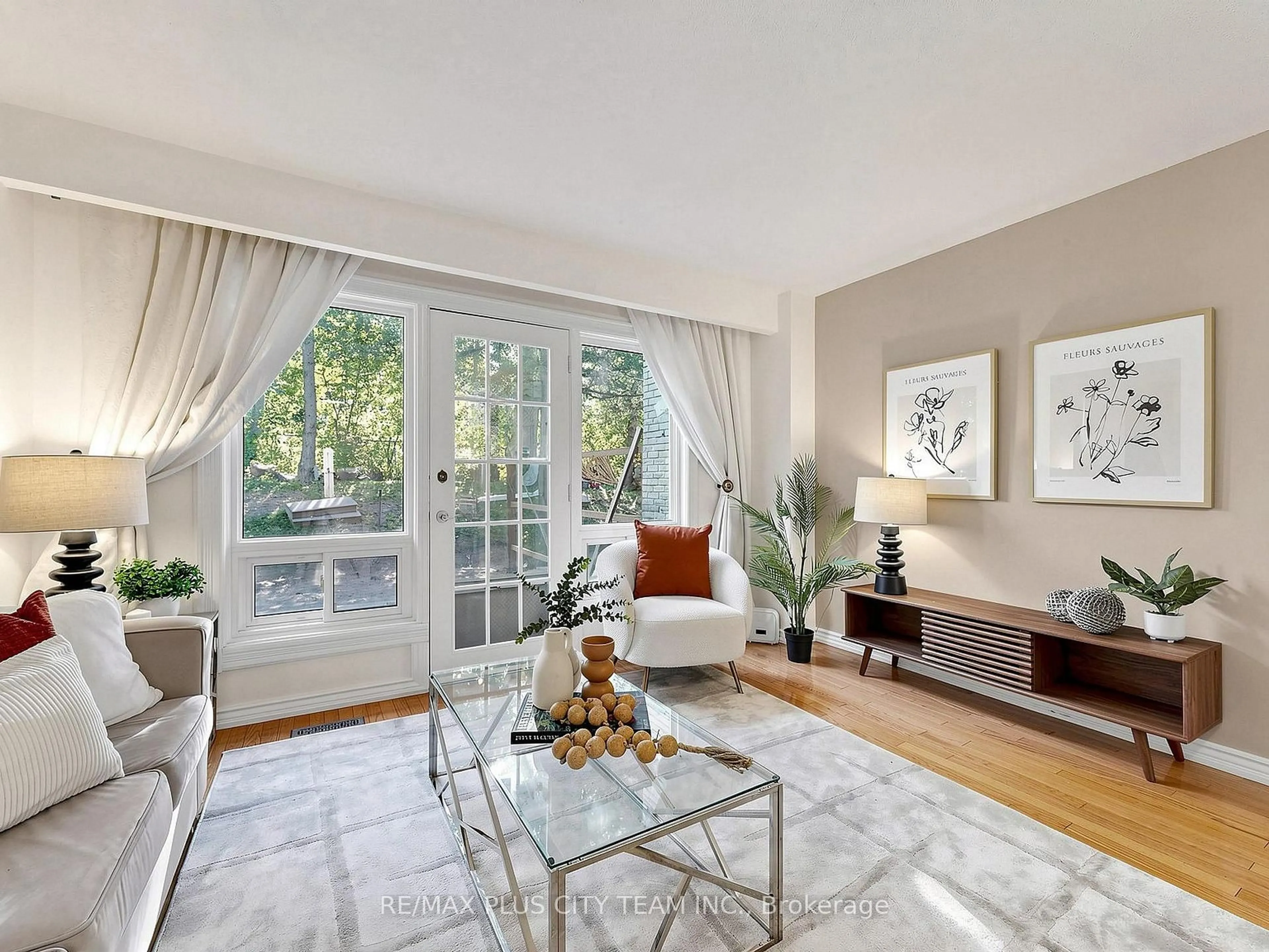 Living room with furniture, unknown for 60 Tangle Briar Way, Toronto Ontario M2J 2M4