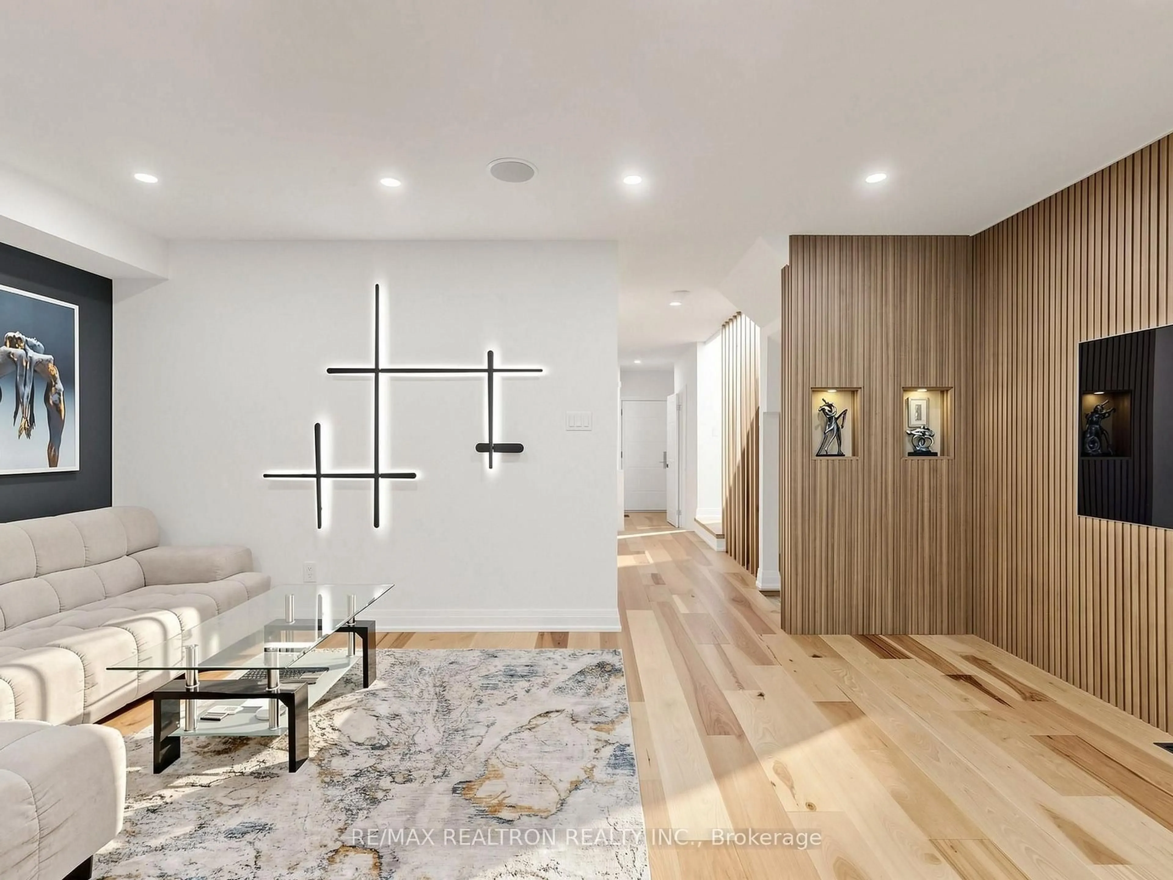 Indoor entryway for 68 Dallimore Circ, Toronto Ontario M3C 4C5