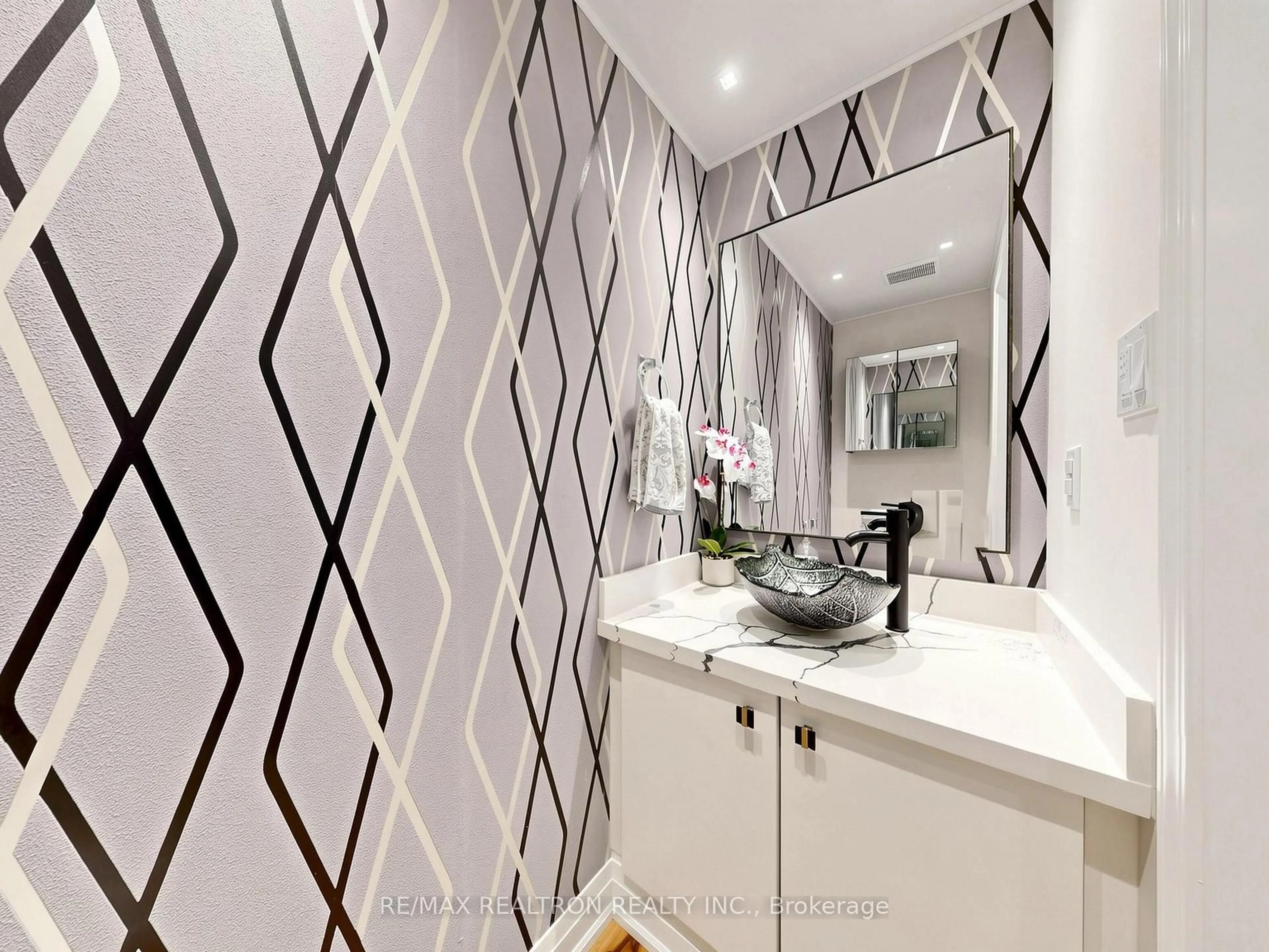 Contemporary bathroom, ceramic/tile floor for 68 Dallimore Circ, Toronto Ontario M3C 4C5