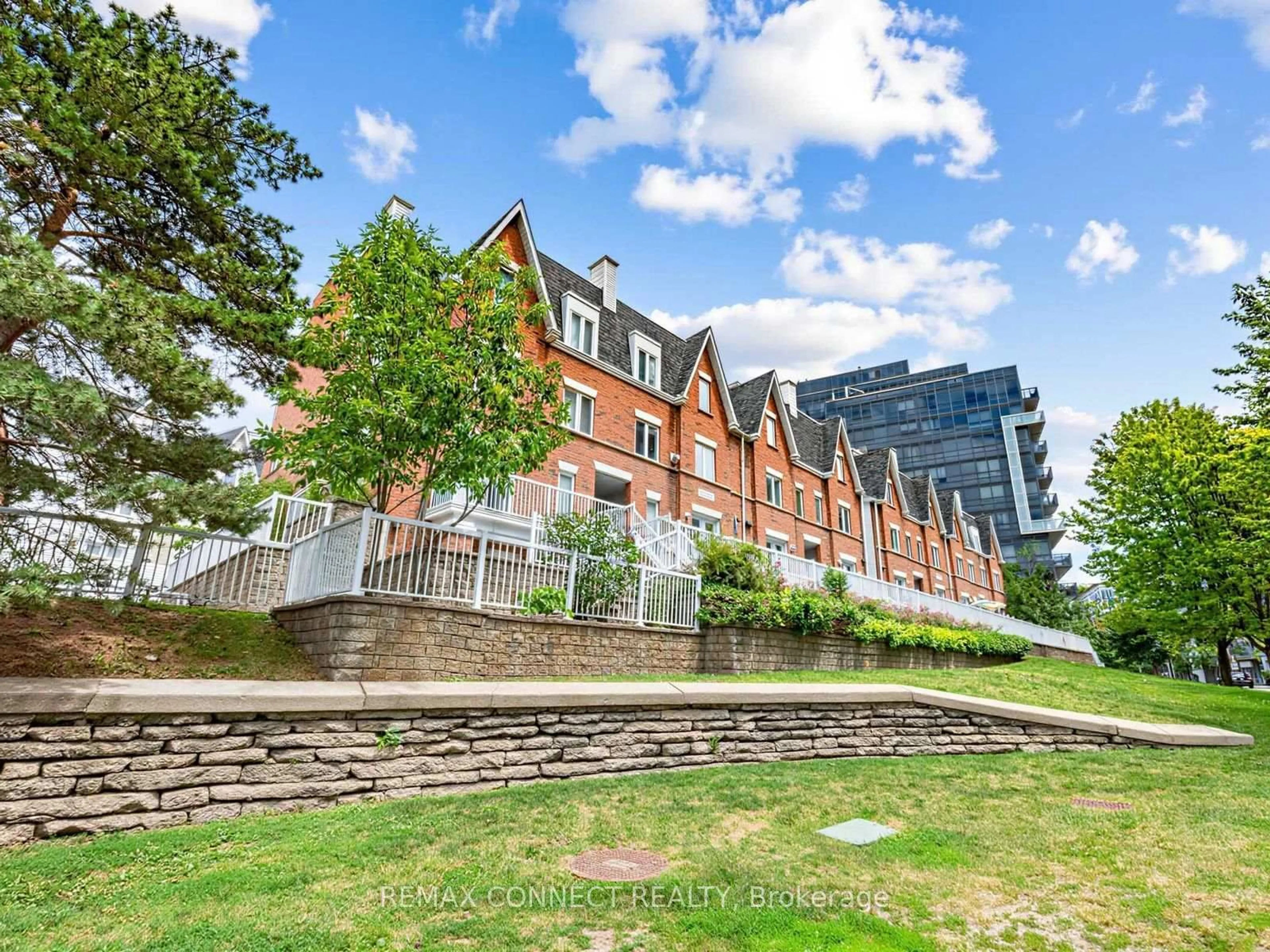 A pic from outside/outdoor area/front of a property/back of a property/a pic from drone, building for 12 Sudbury St #605, Toronto Ontario M6J 3W7