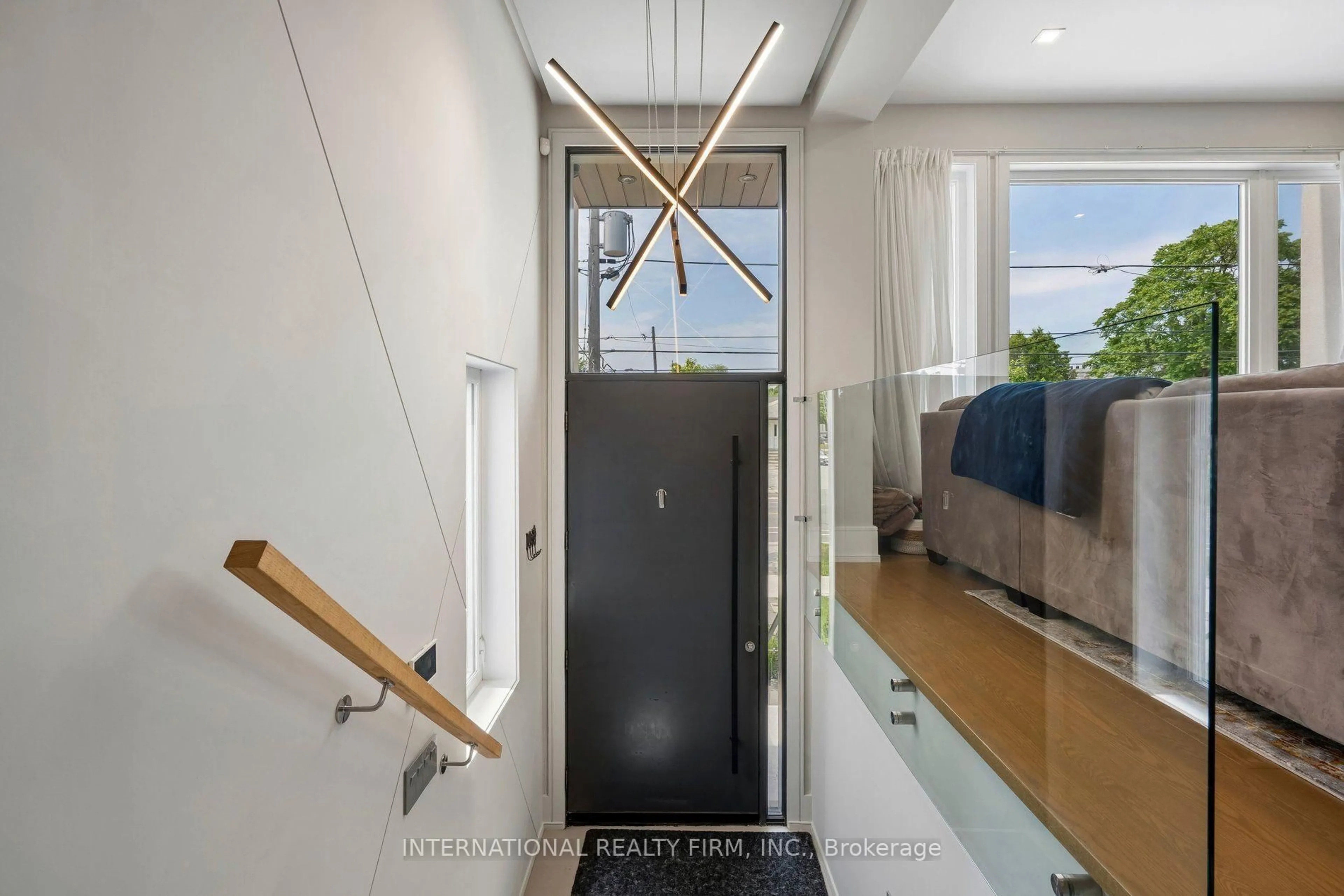 Indoor entryway for 39 Wilmington Ave, Toronto Ontario M3H 5J1