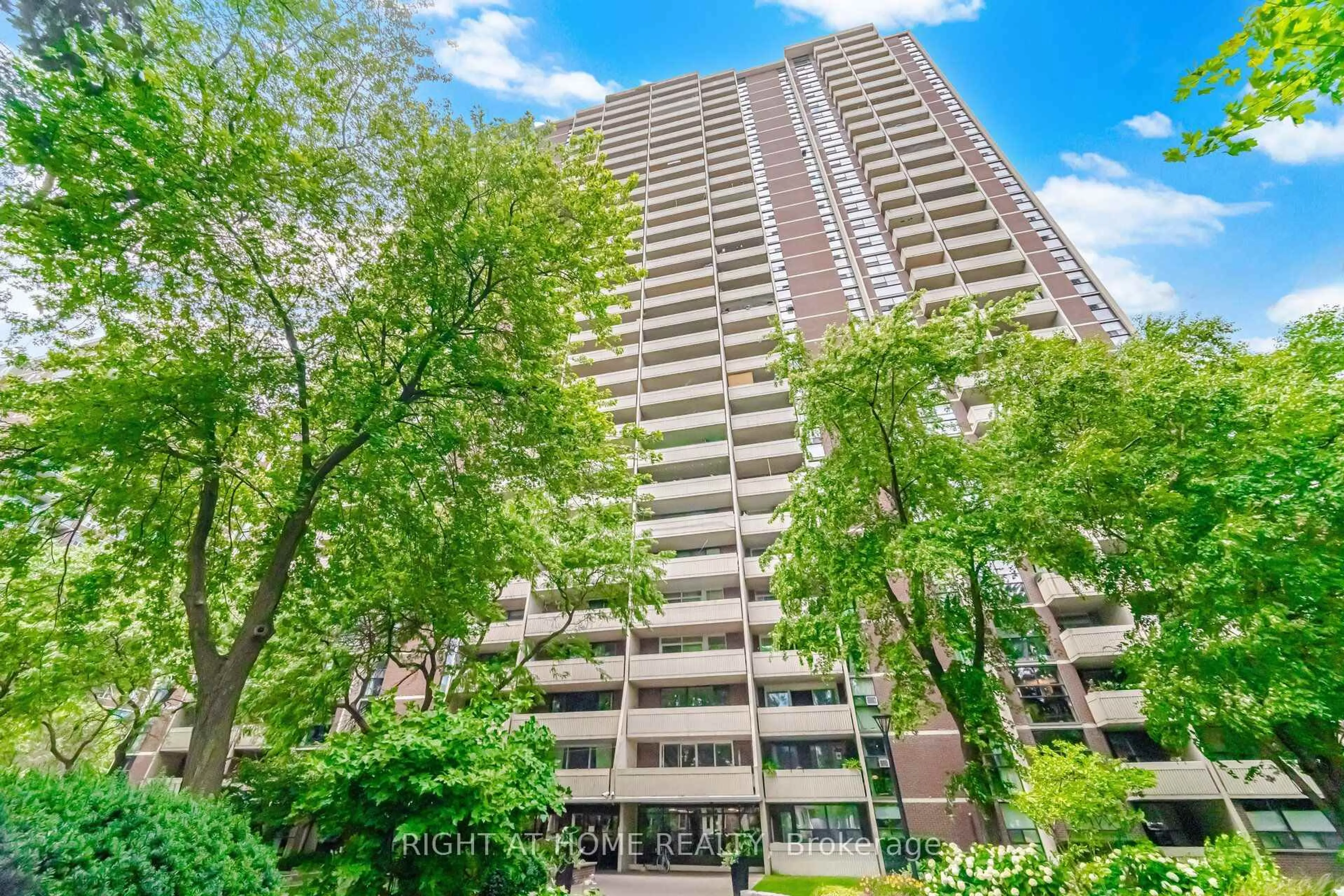 Patio, unknown for 40 Homewood Ave #1104, Toronto Ontario M4Y 2K2