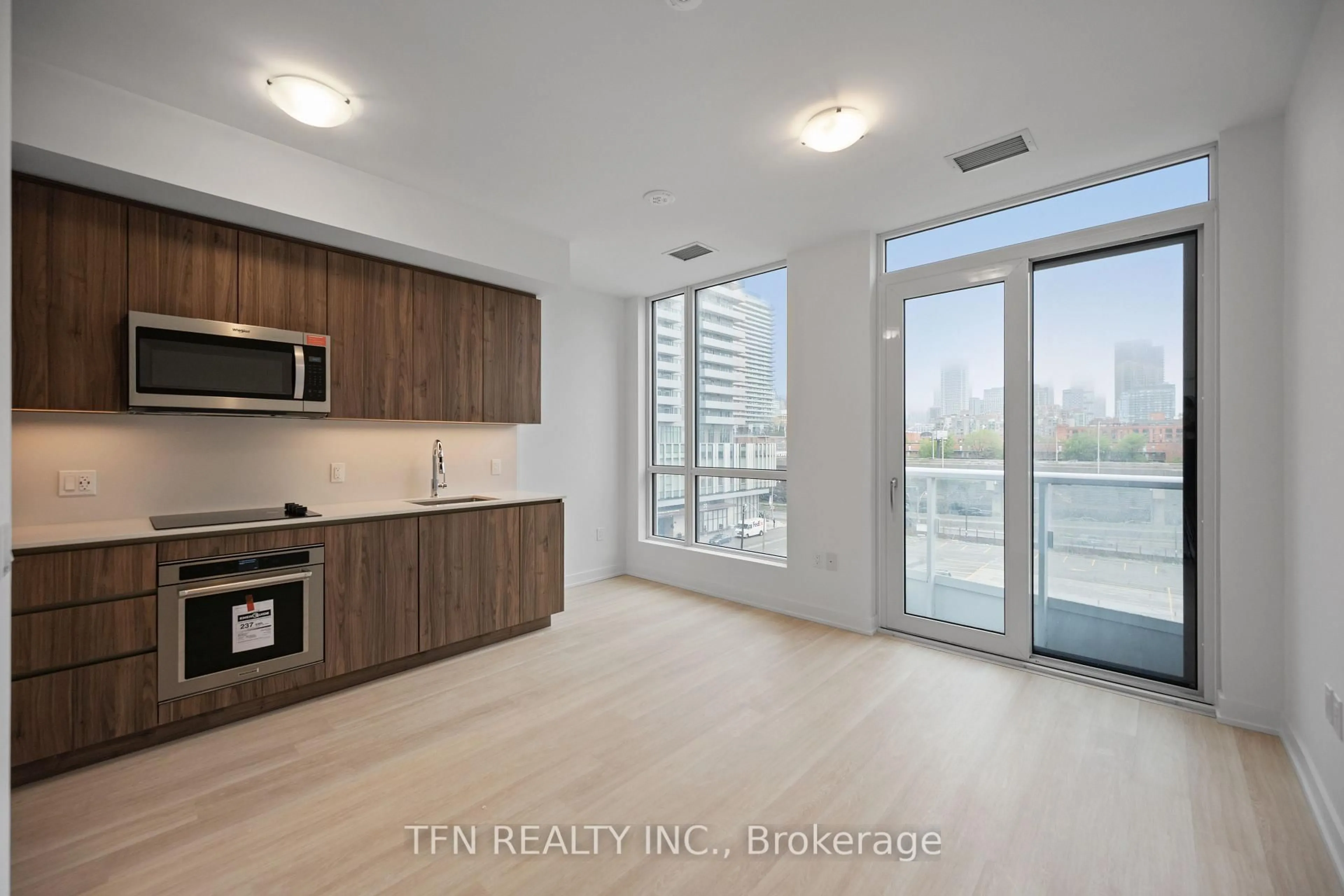 Unknown for 15 Richardson St #504, Toronto Ontario M5A 0Y5