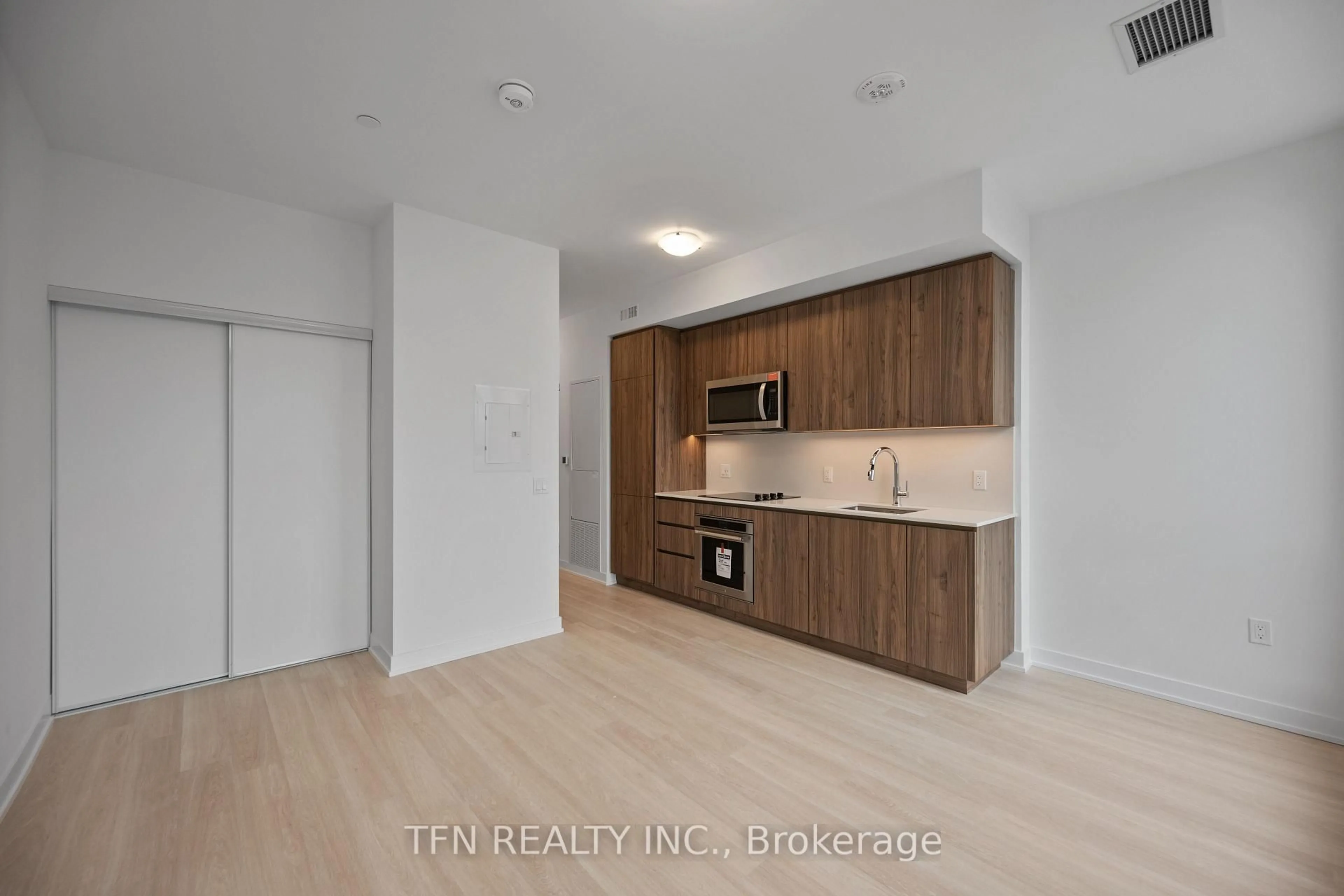Unknown for 15 Richardson St #504, Toronto Ontario M5A 0Y5