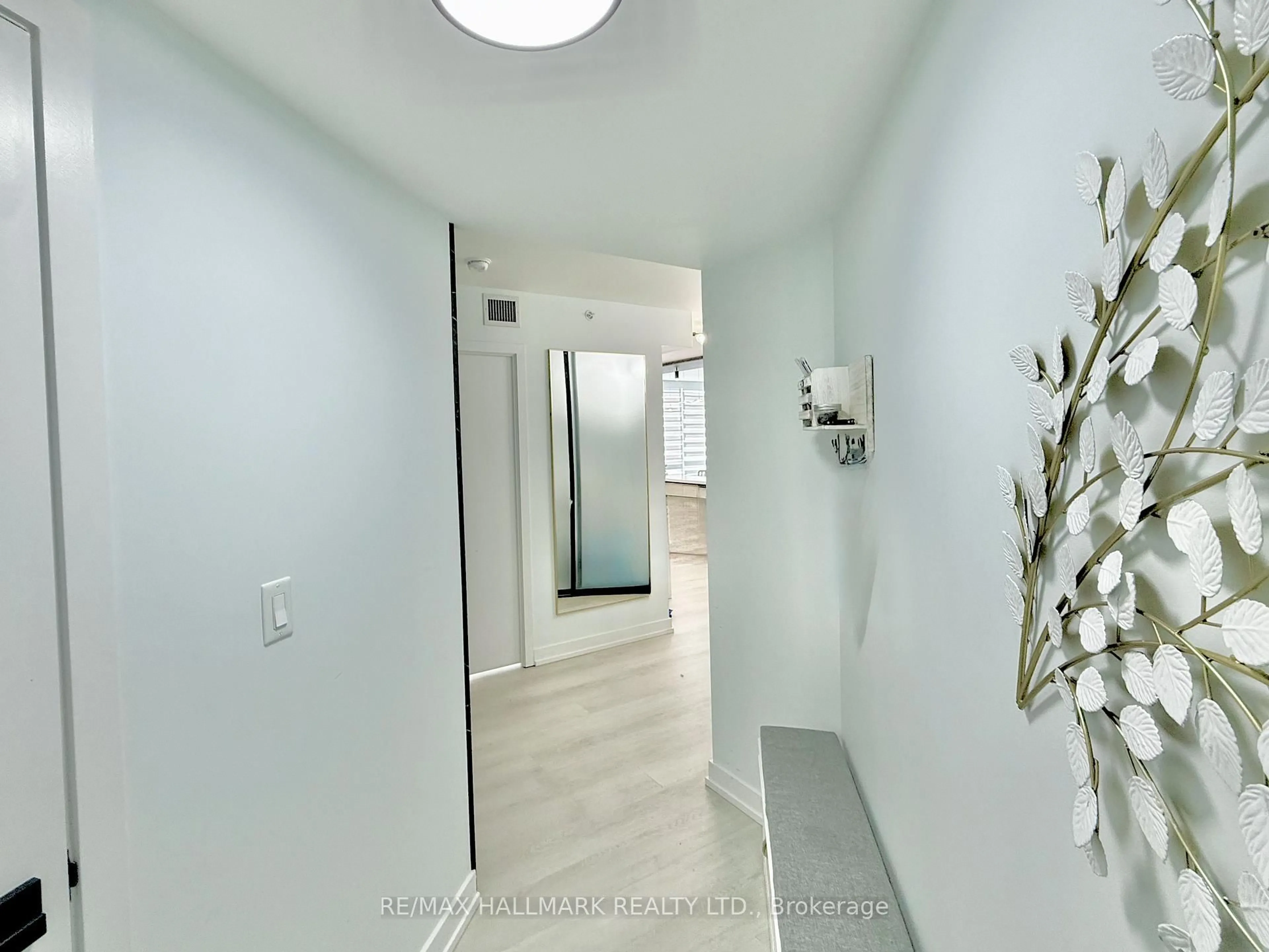 Indoor entryway for 5740 Yonge St #1904, Toronto Ontario M2M 0B1