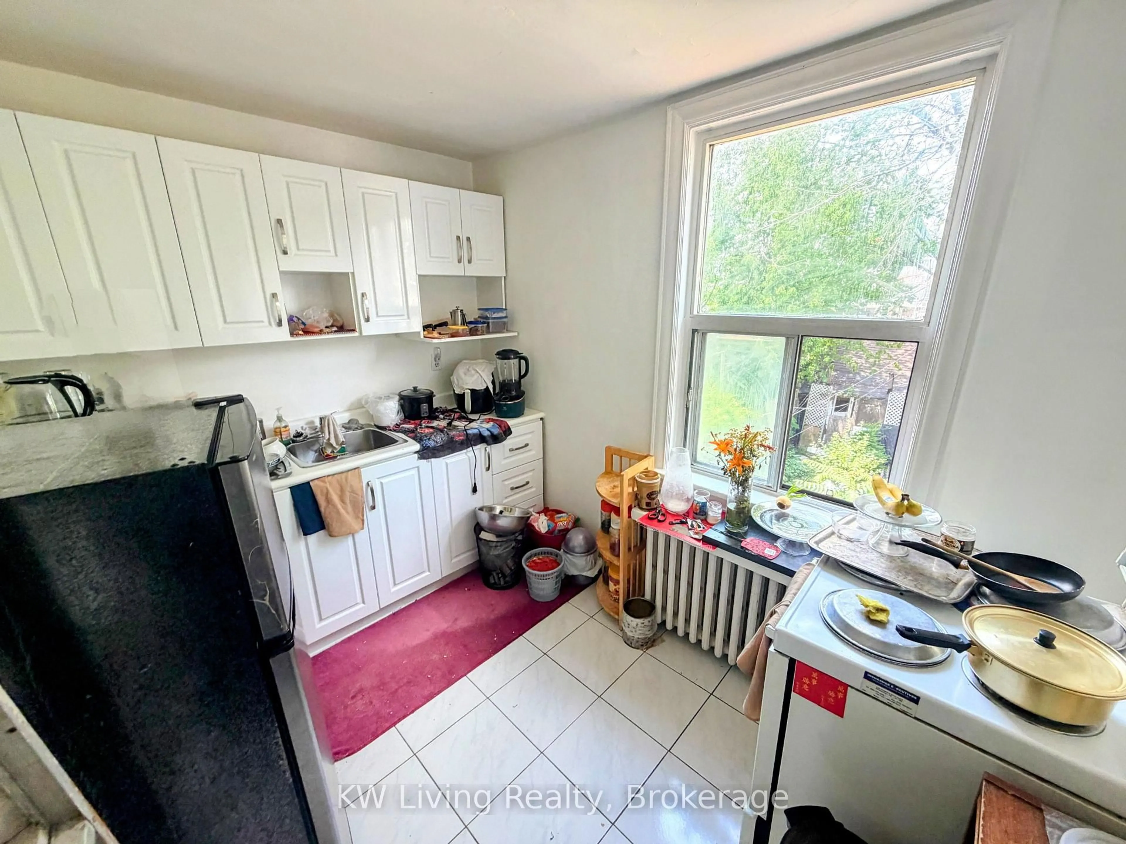 Standard kitchen, unknown for 636 Clinton St, Toronto Ontario M6G 2Z7