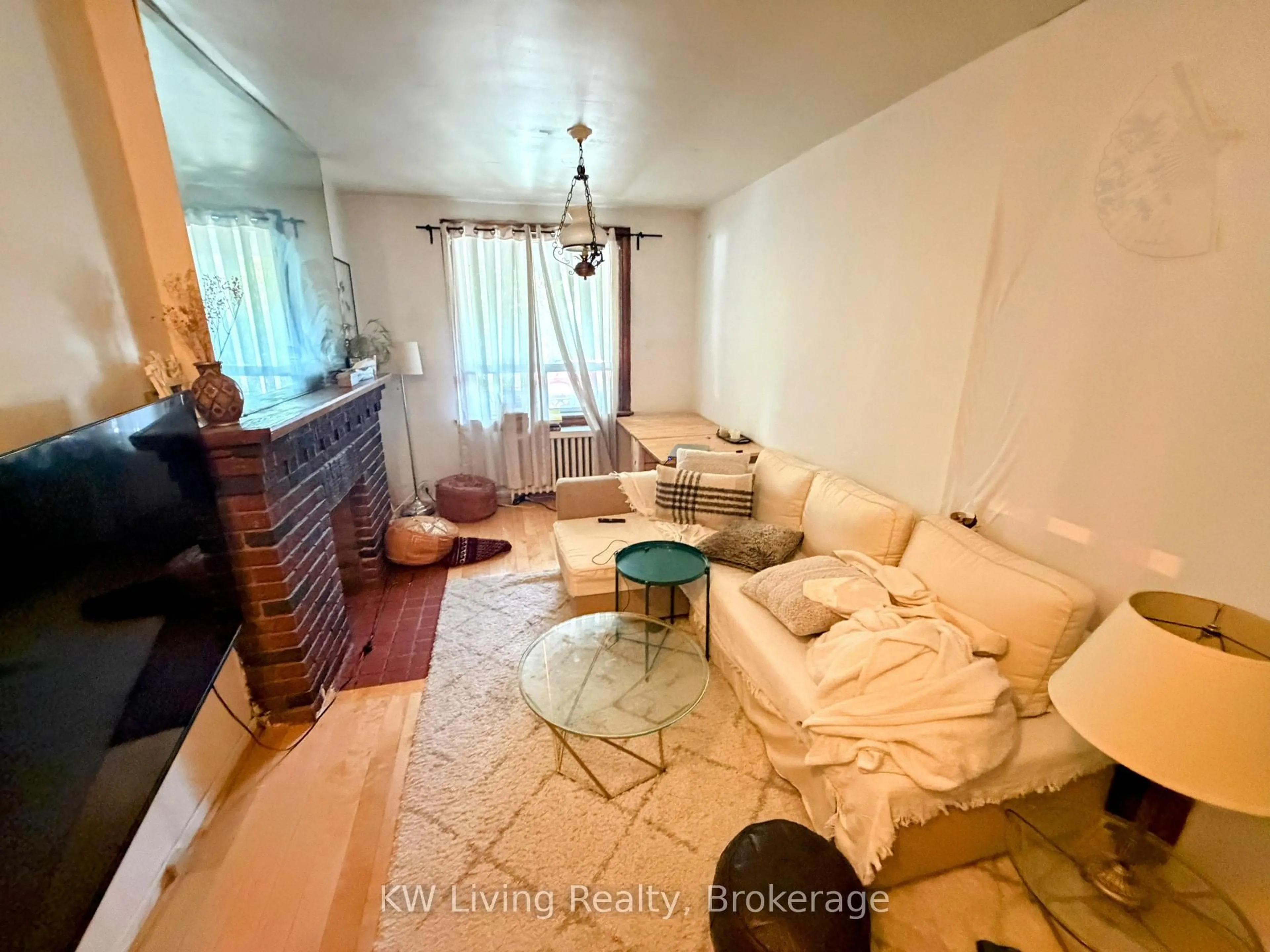 Living room with furniture, unknown for 636 Clinton St, Toronto Ontario M6G 2Z7