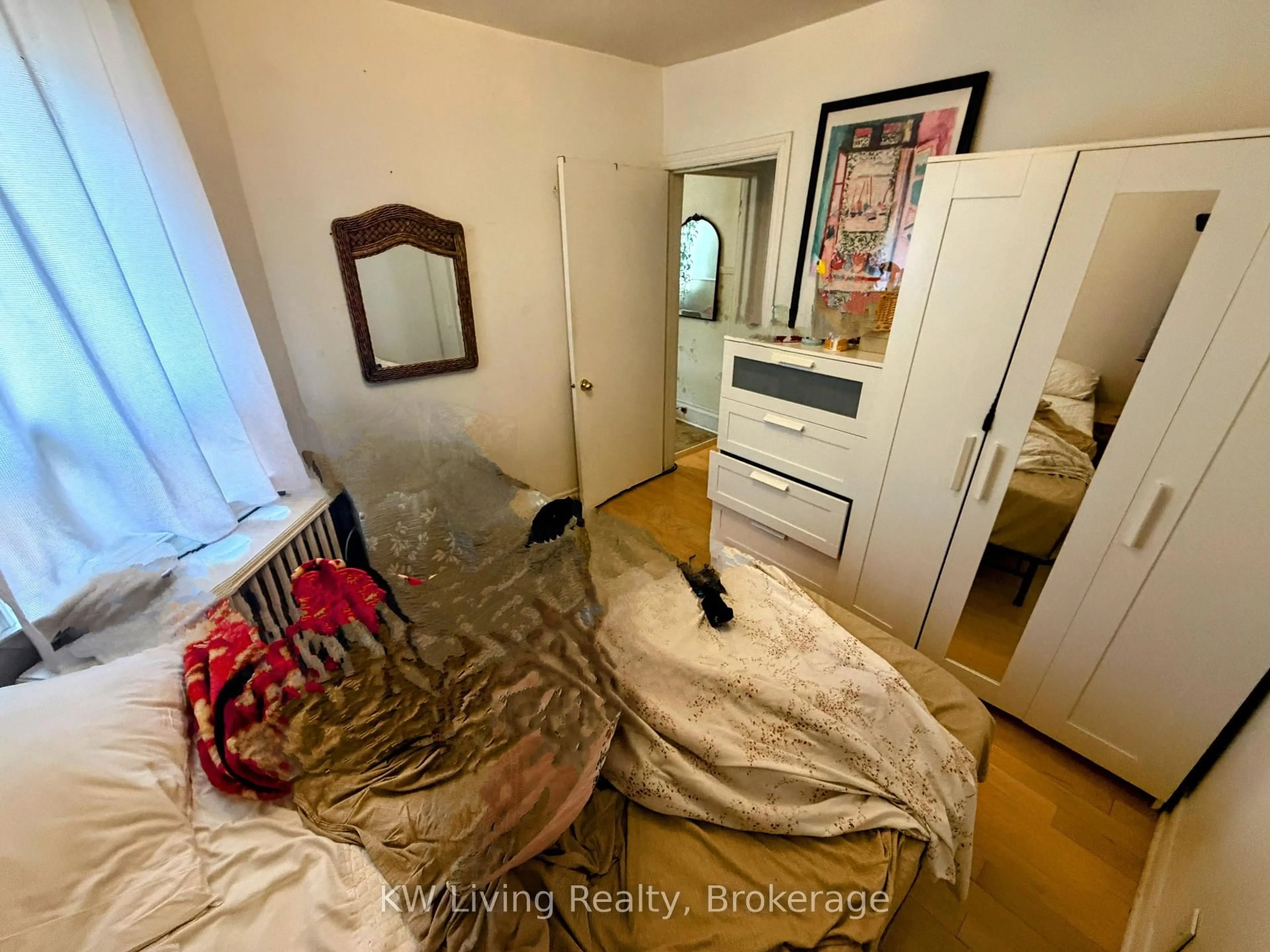 A pic of a room for 636 Clinton St, Toronto Ontario M6G 2Z7